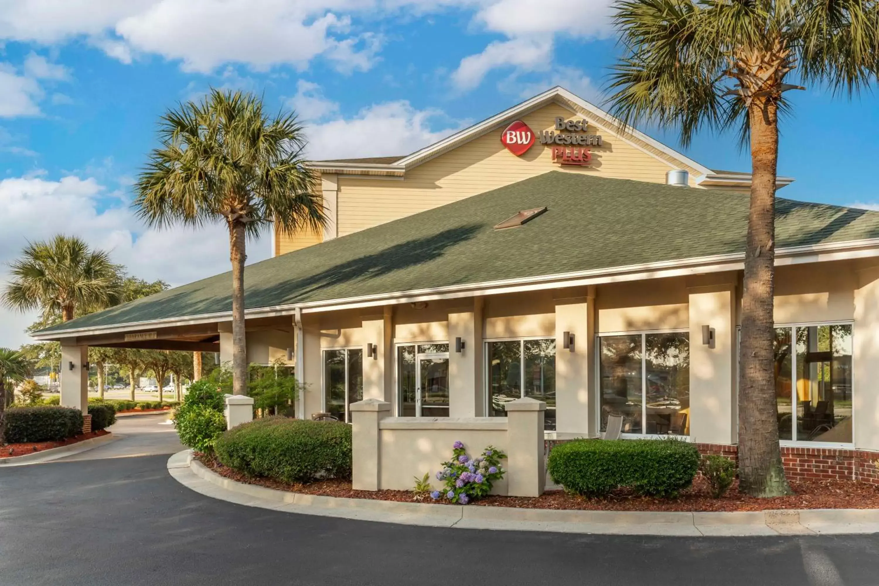 Property Building in Best Western Plus Wilmington/Carolina Beach