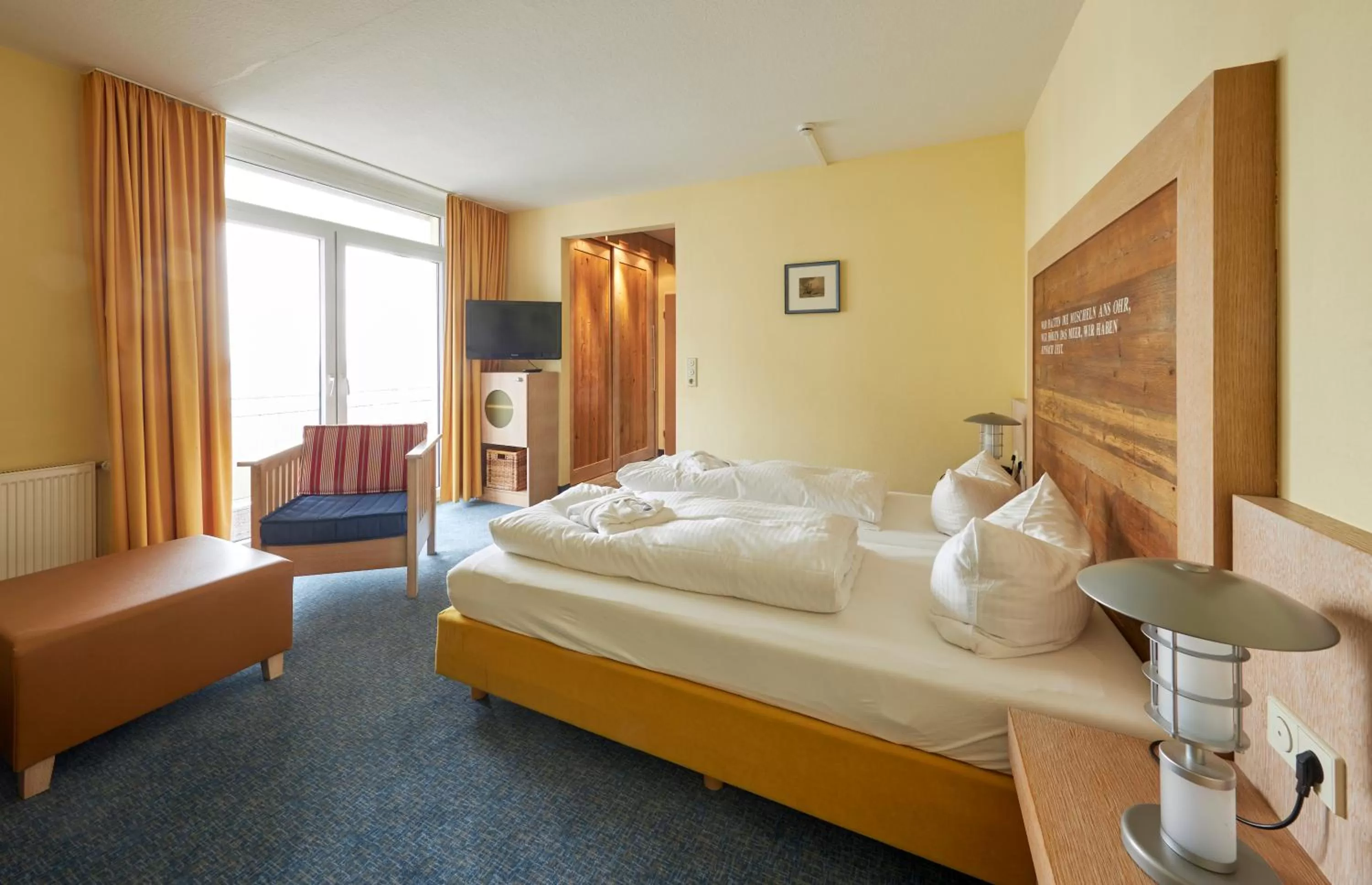 Superior Double Room with Balcony and Partial Sea View in Strandhotel VierJahresZeiten
