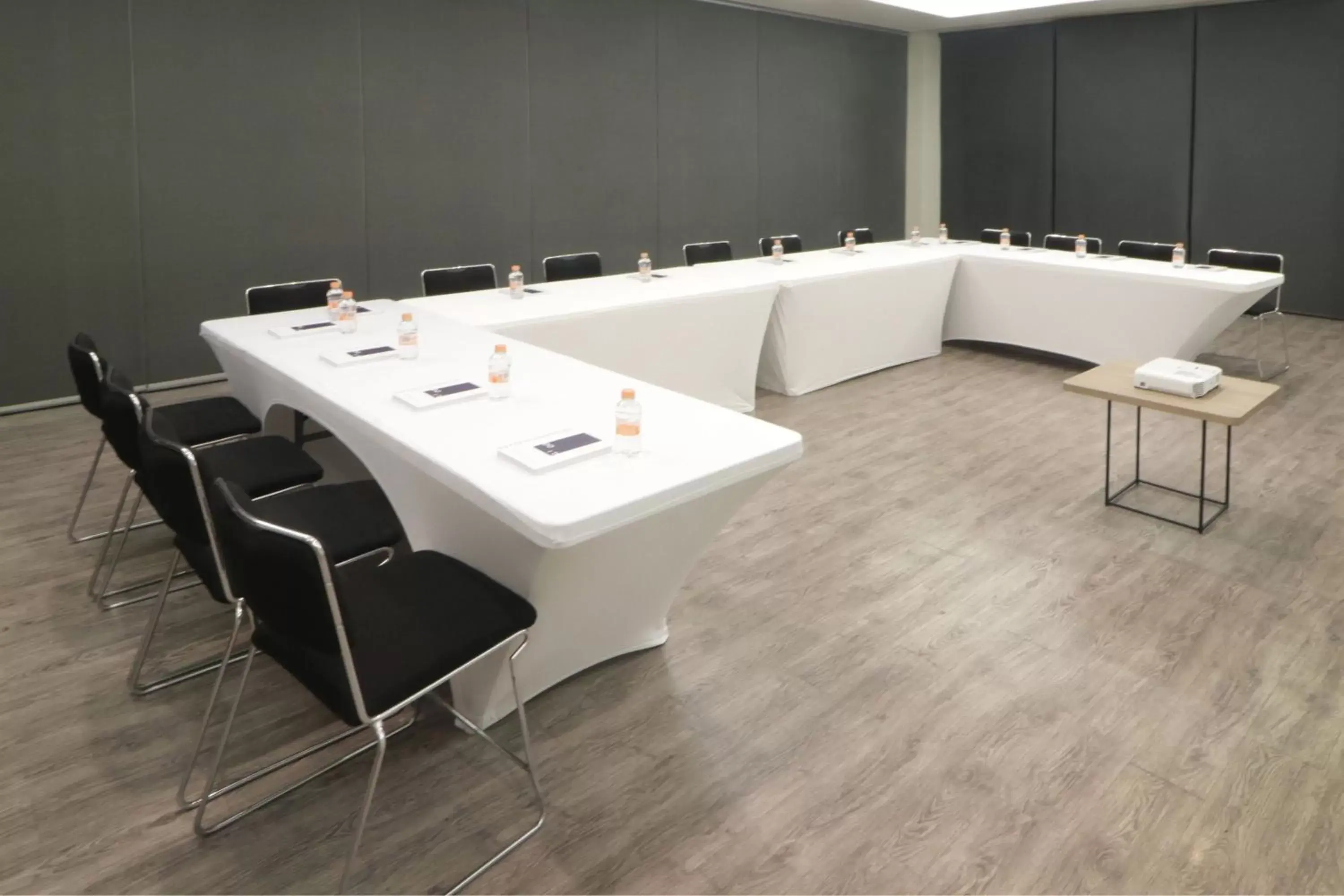 Meeting/conference room in City Express Plus by Marriott Monterrey Galerías