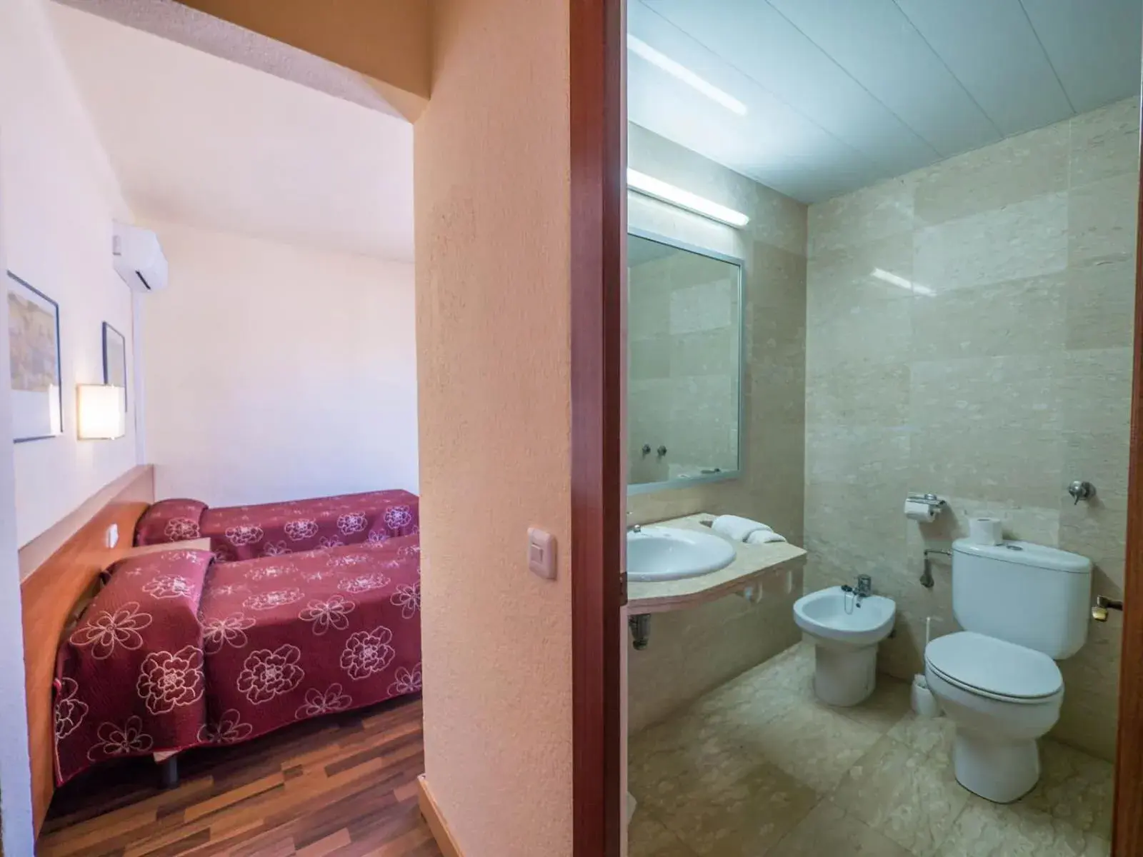 Decorative detail, Bathroom in Hotel Golden Sand