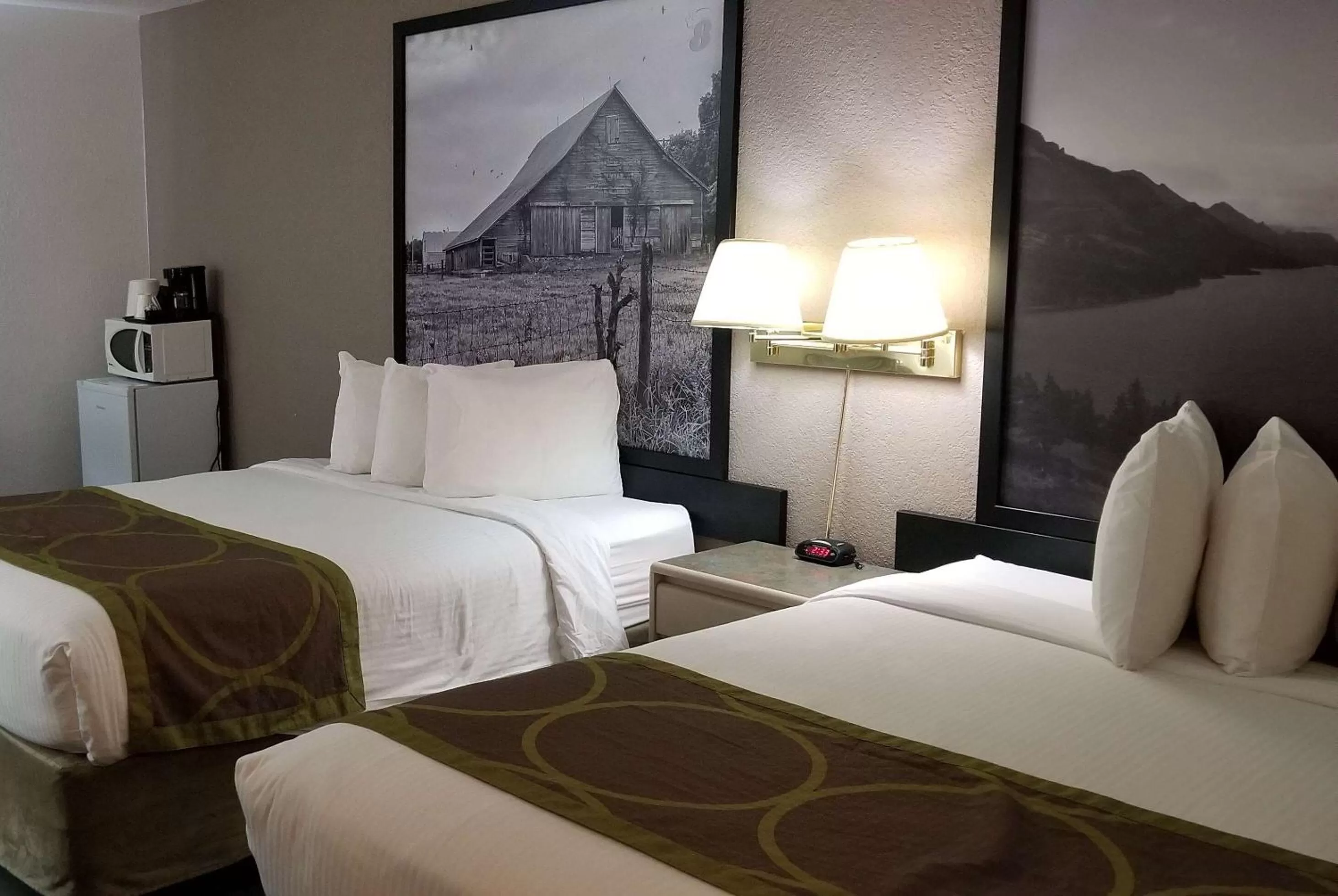 Photo of the whole room, Bed in Super 8 by Wyndham Pincher Creek AB