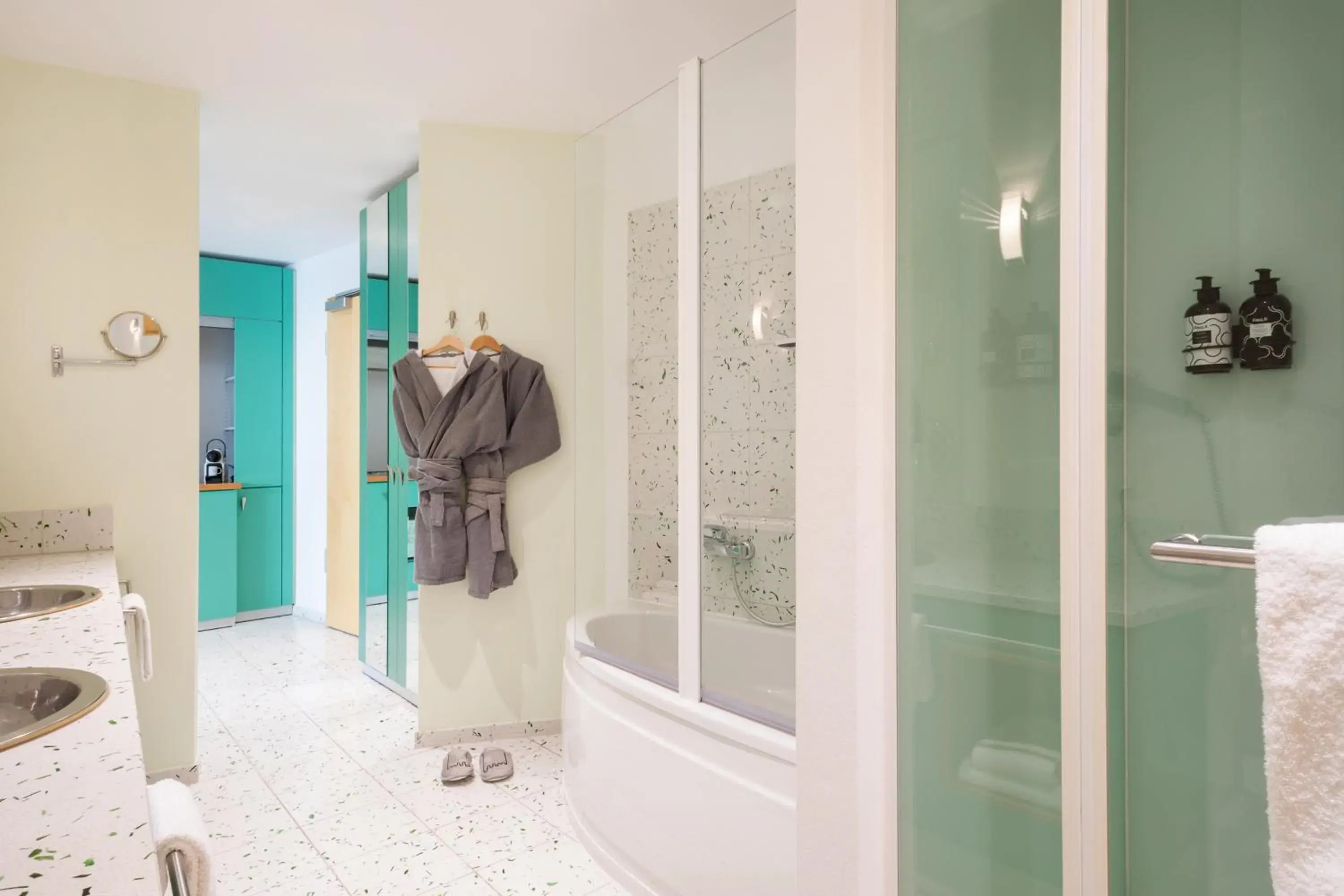 Shower, Bathroom in INNSiDE by Meliá München Neue Messe