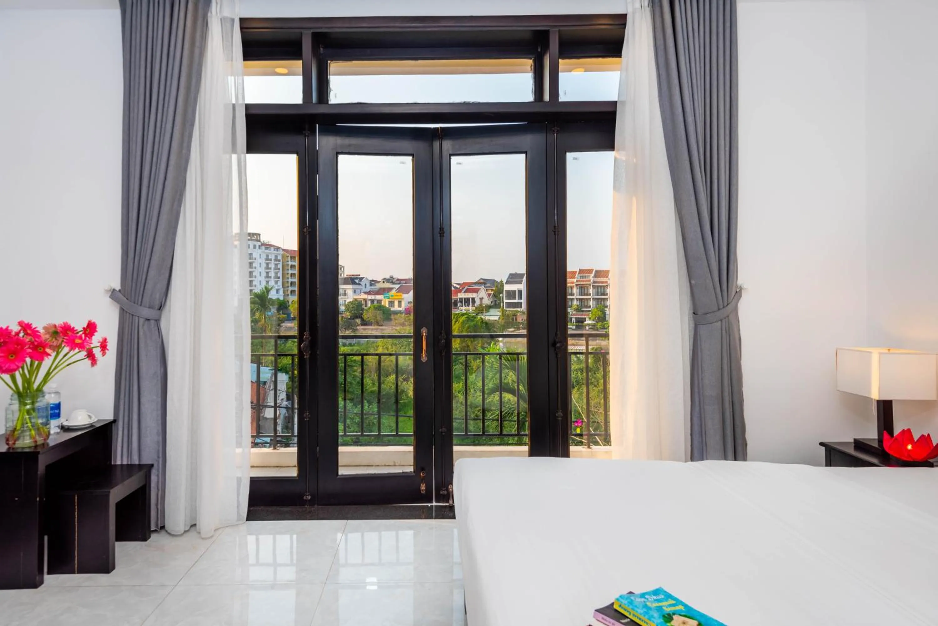 Bed in Flamingo Villa Homestay - Big Rooms with Balcony - Close to Hoi An Old Town 200m & Temple Bridge - Large Outside Pool for Sun Bathing