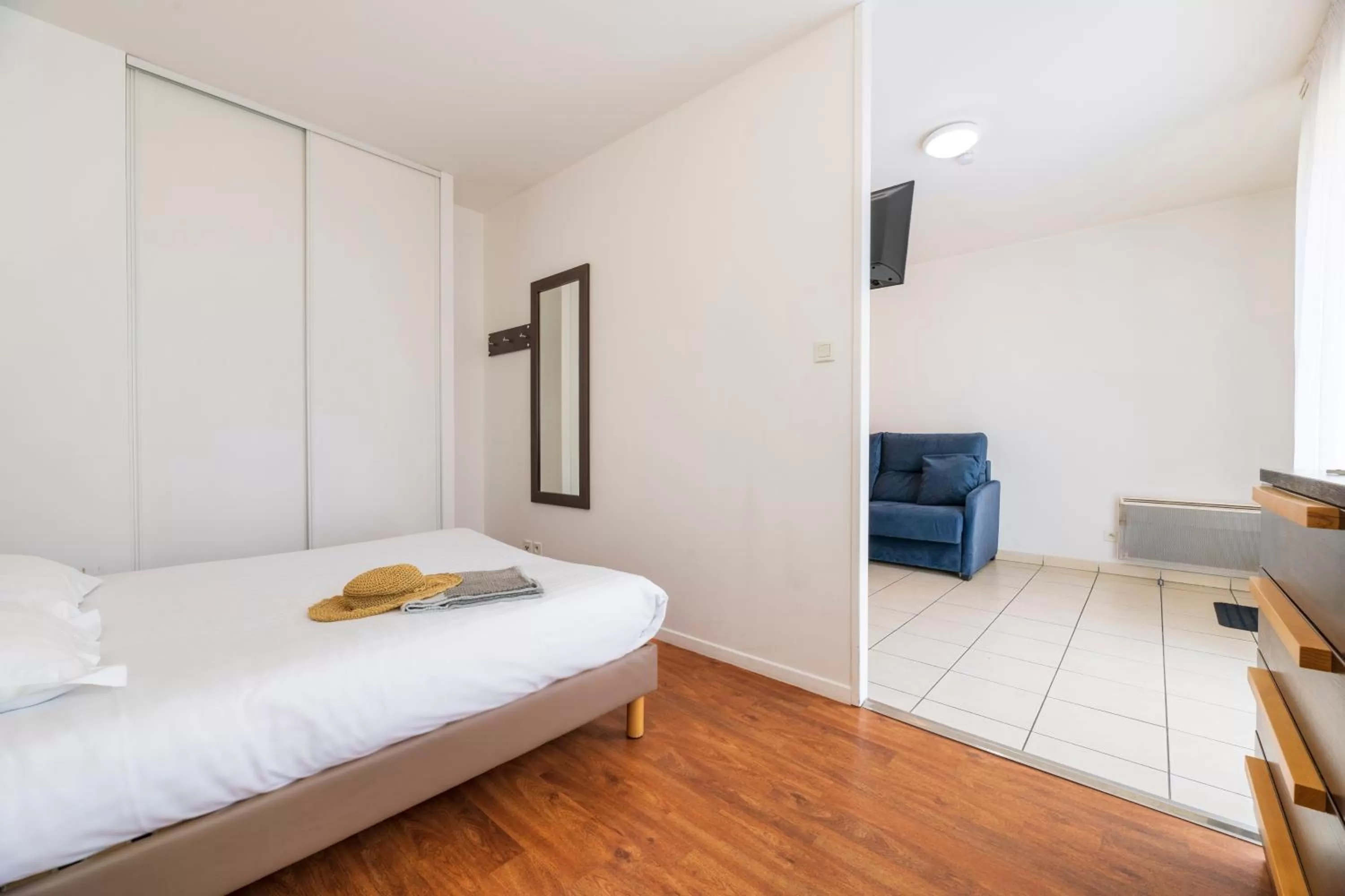 Bed in Cerise Nantes Atlantis