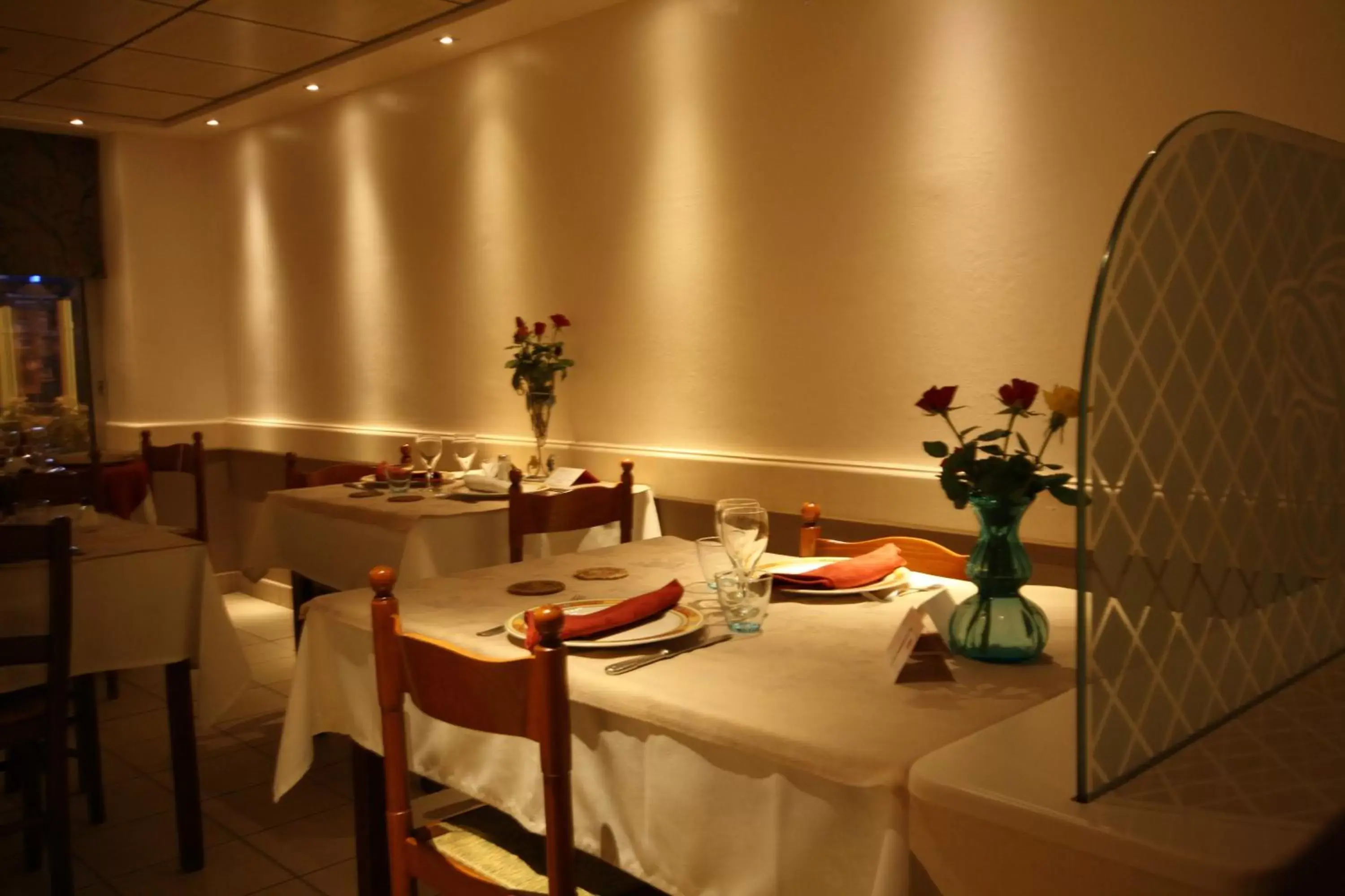 Restaurant/Places to Eat in Logis Hotel L'ange Couronne