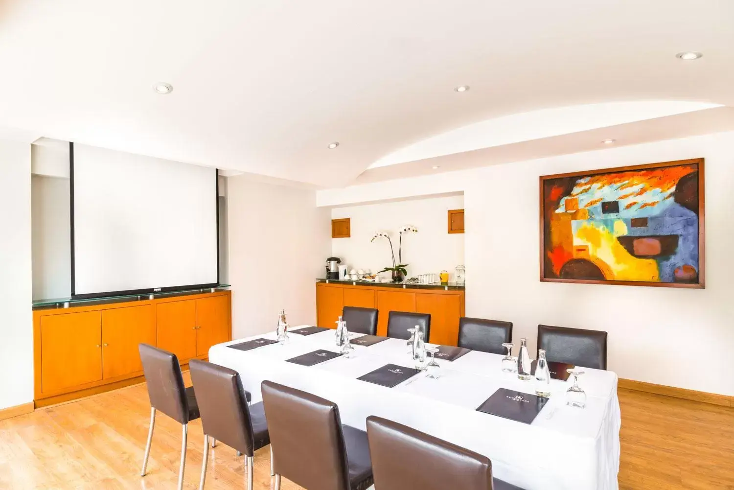 Meeting/conference room, Restaurant/Places to Eat in Eurostars Zona Rosa Suites