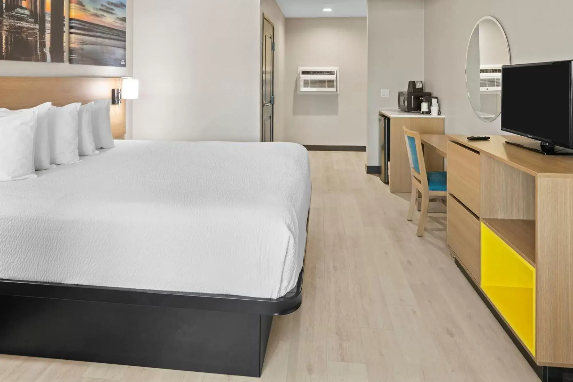 King Room - Smoking in Days Inn by Wyndham San Diego-East/El Cajon King Room - Smoking in Days Inn by Wyndham San Diego-East/El Cajon