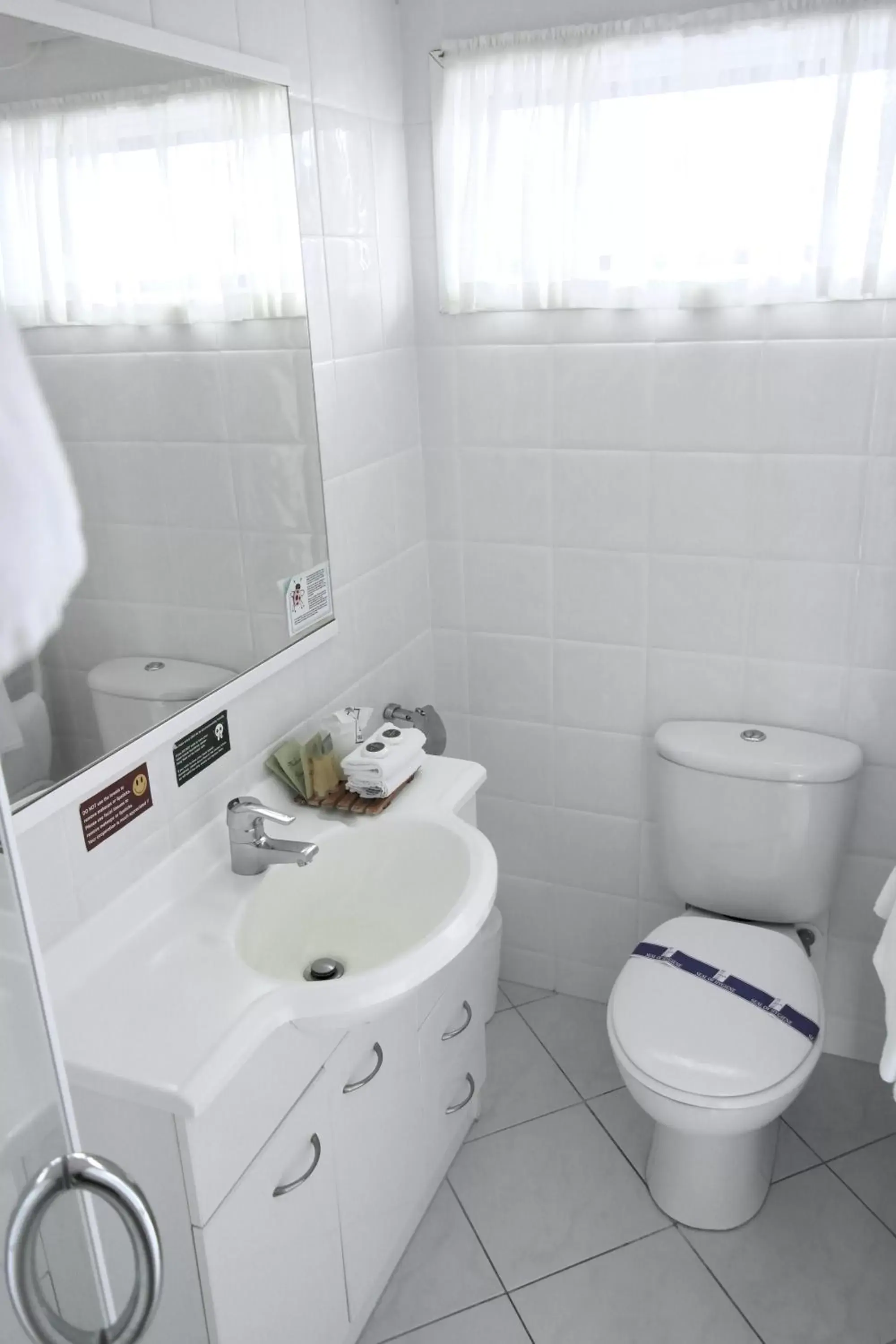 Bathroom in Bucklands Beach Waterfront Motel