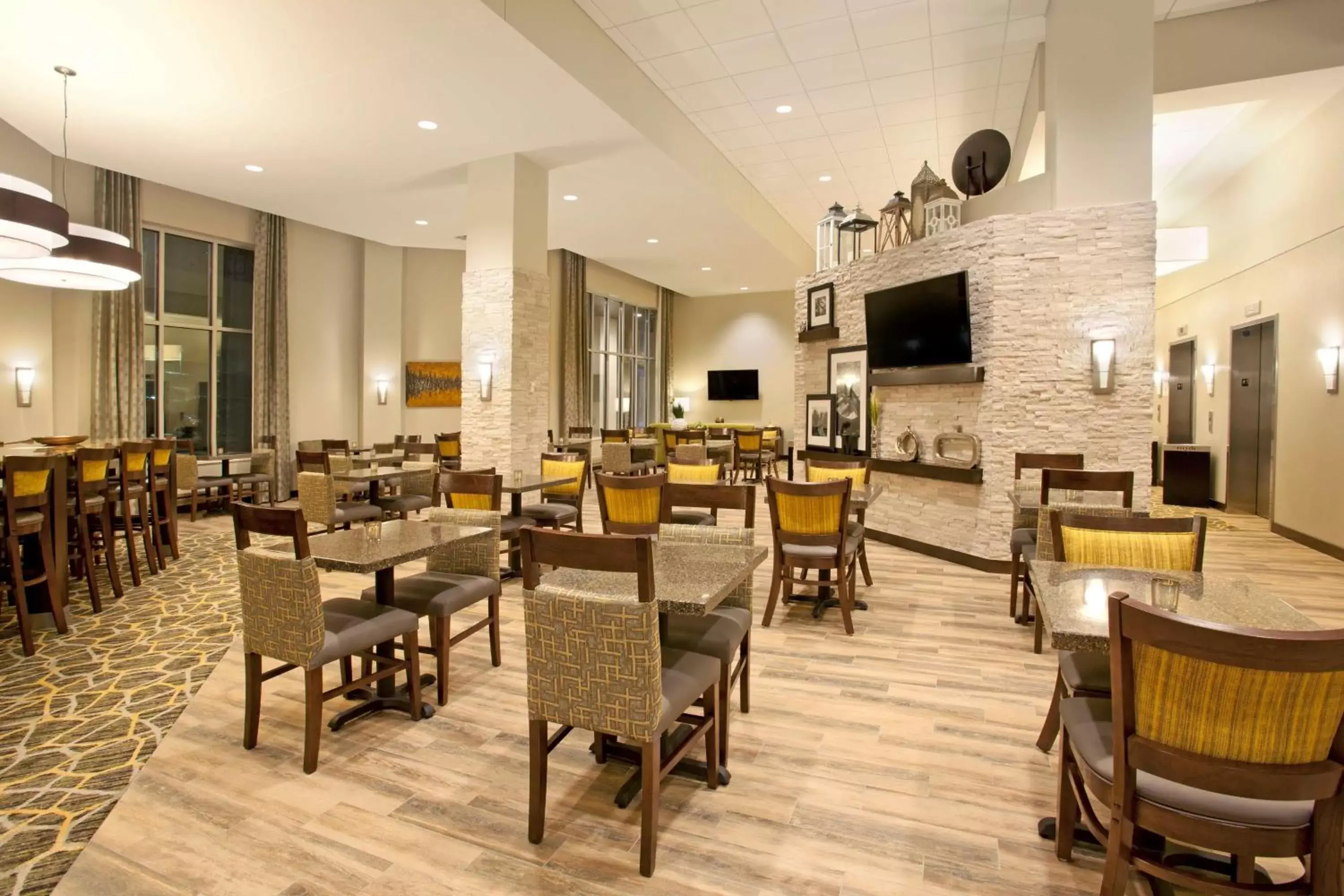 Lobby or reception, Restaurant/Places to Eat in Hampton Inn & Suites - Minneapolis/Downtown