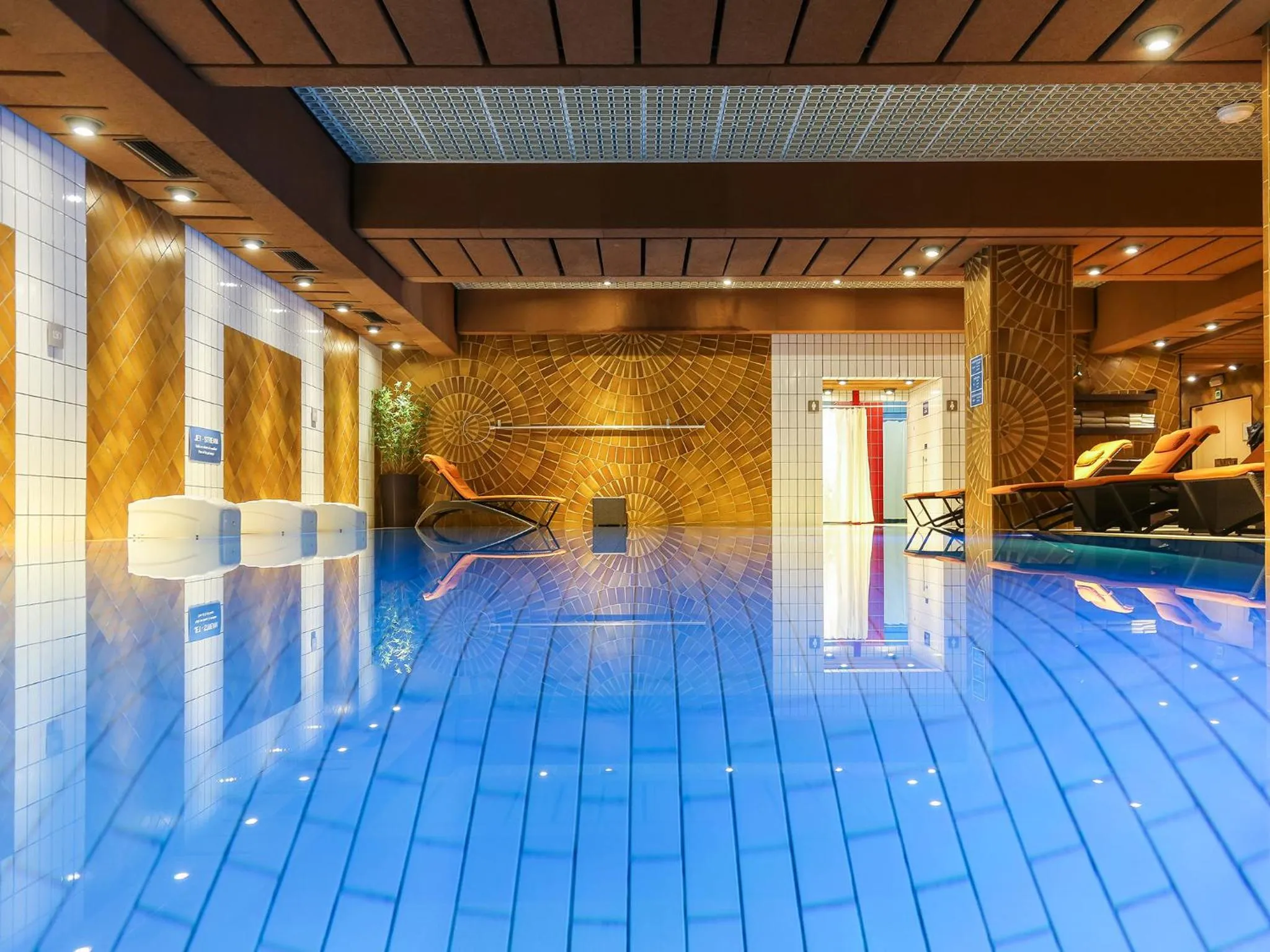 Swimming pool in Le Royal Hotels & Resorts Luxembourg