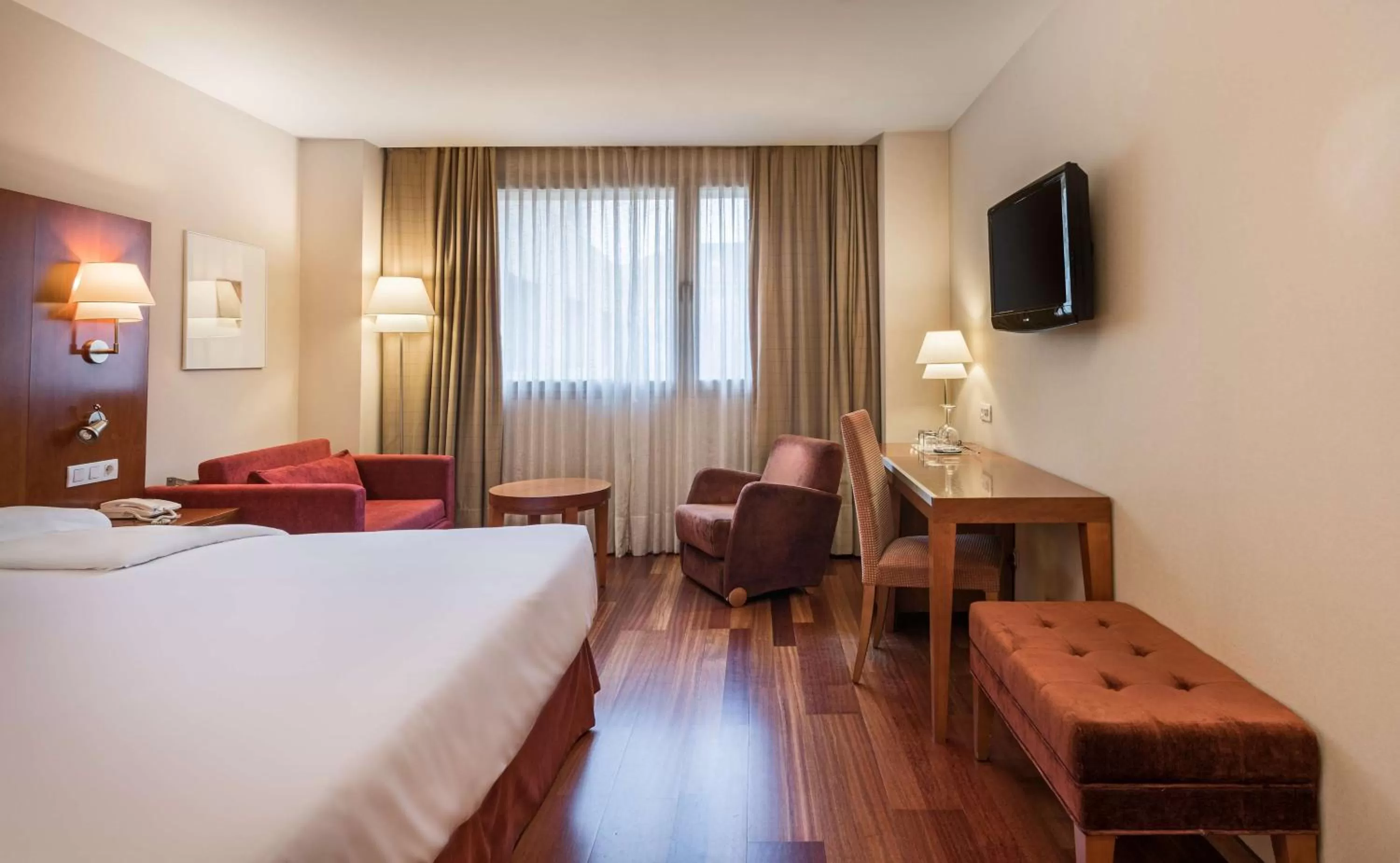 Photo of the whole room, Bed in NH Zamora Palacio del Duero