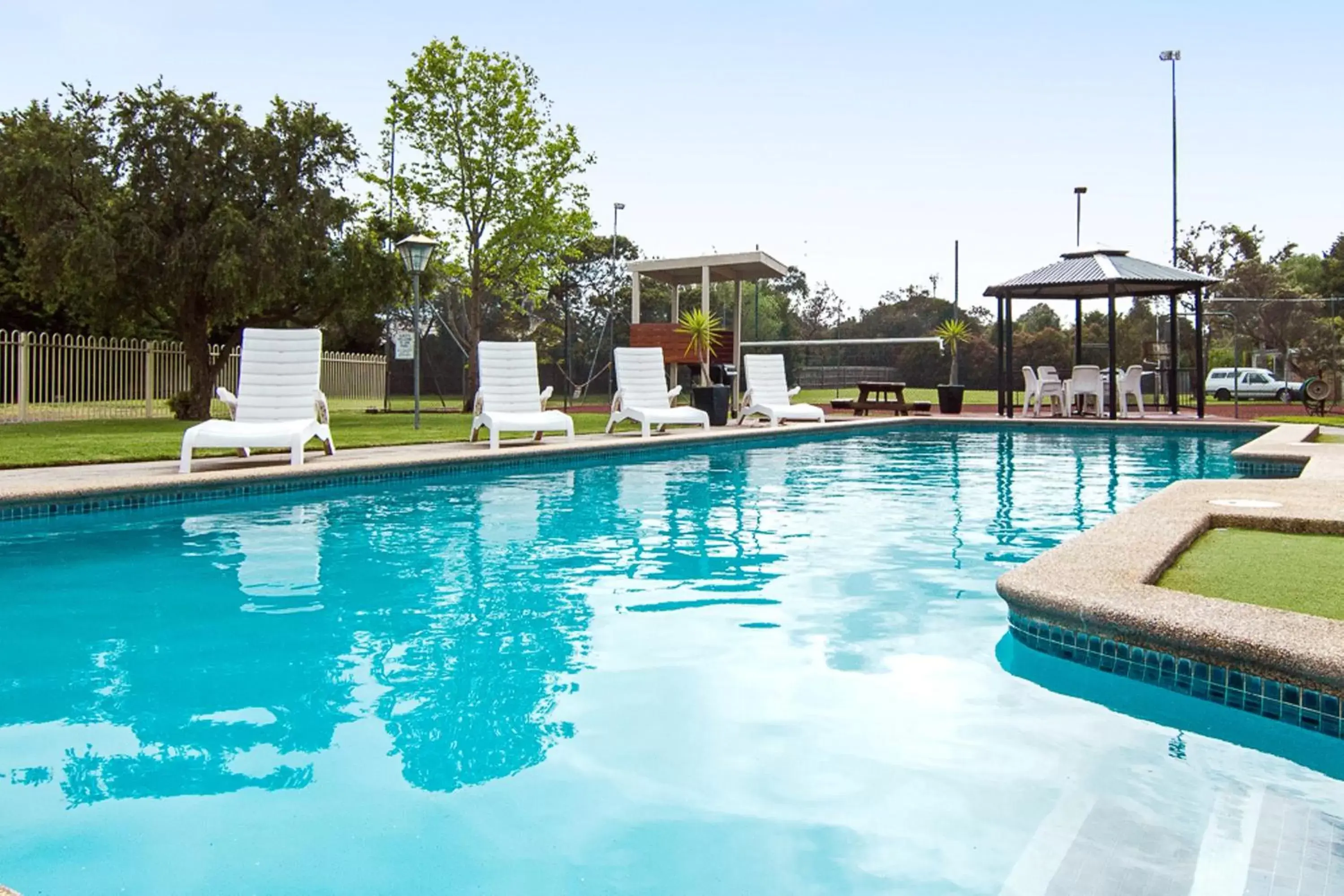 Swimming pool, Property Building in Frankston Motel