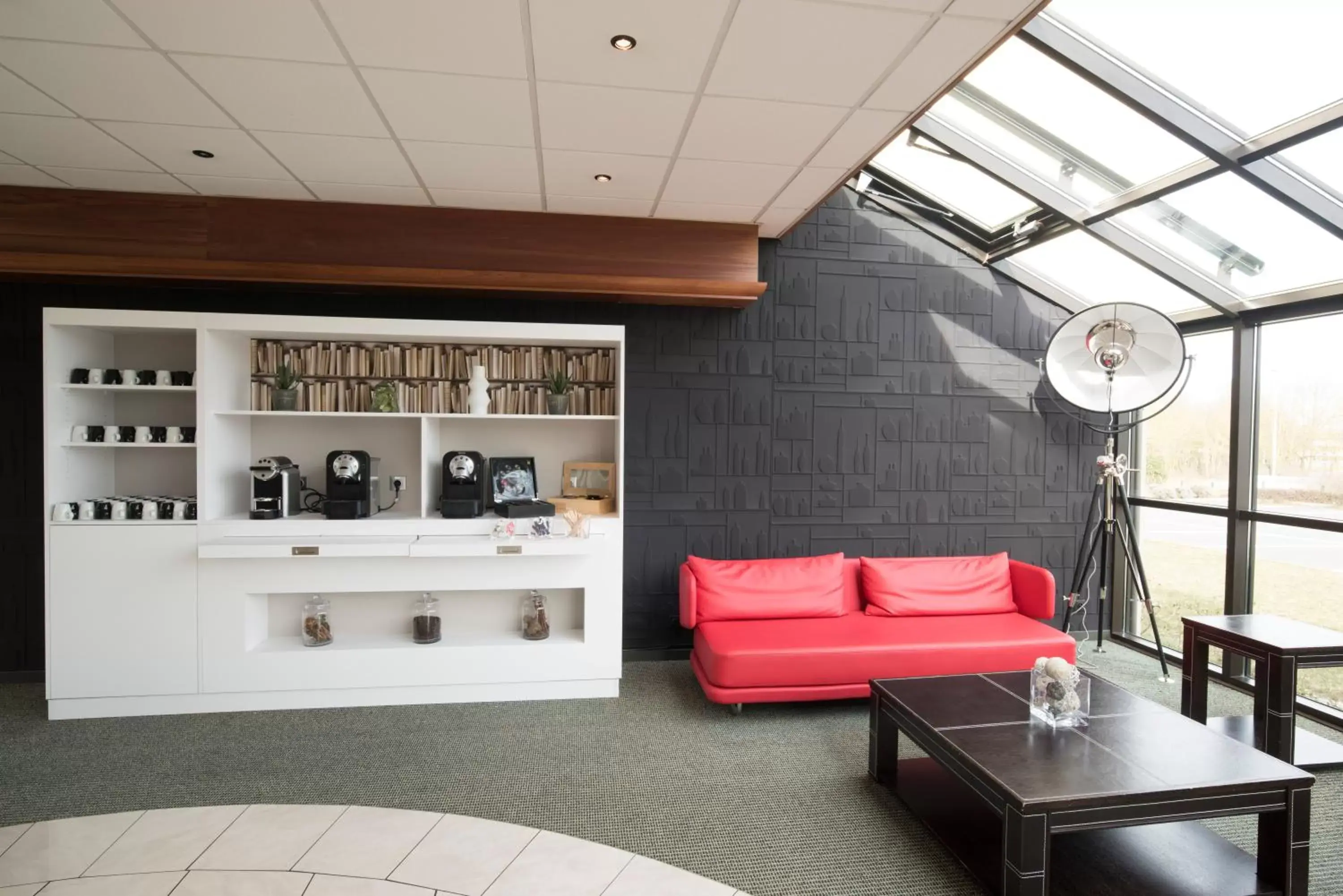 Seating area, Lounge/Bar in Novotel Chartres