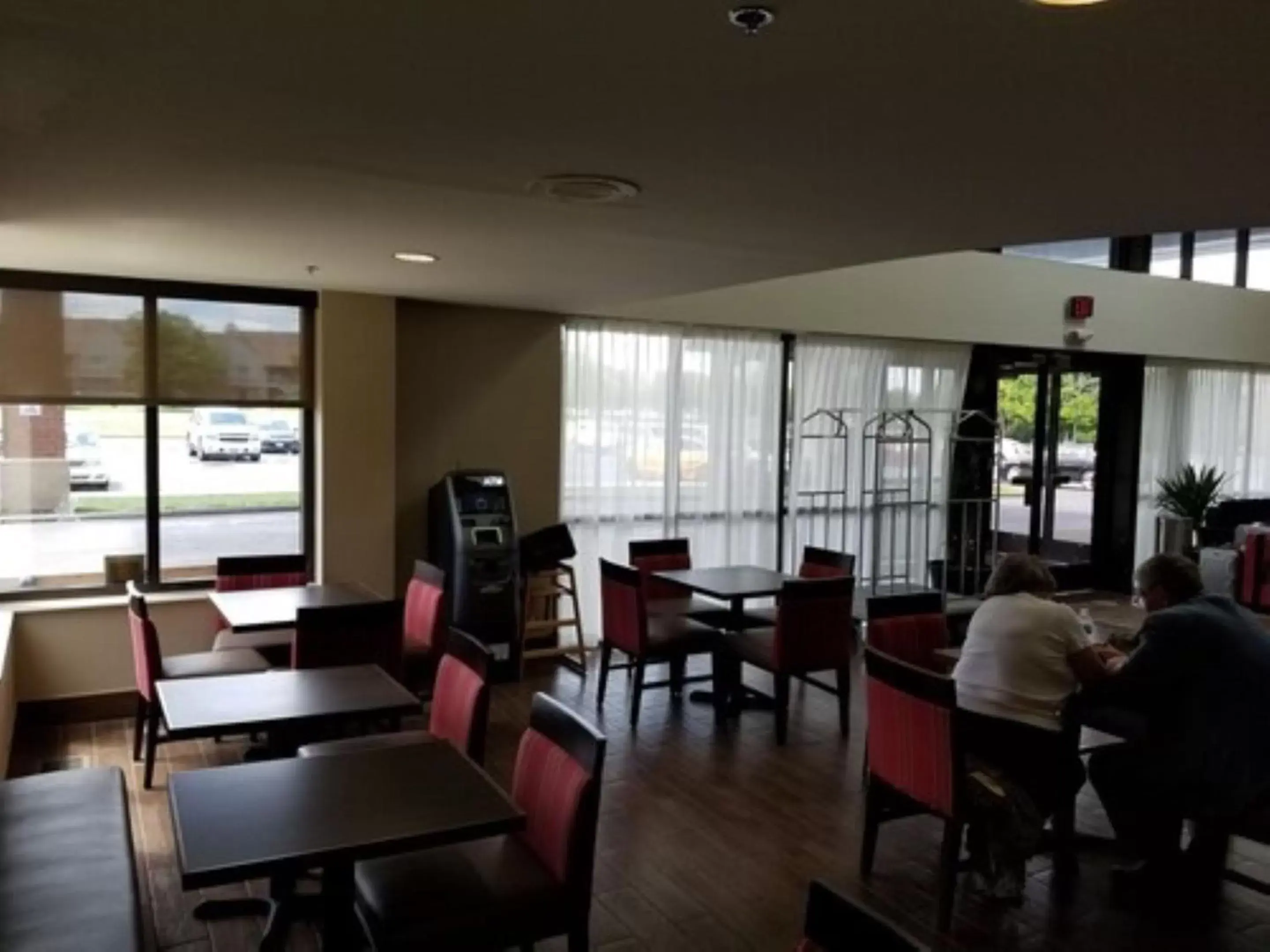 Breakfast, Restaurant/Places to Eat in Comfort Inn Cleveland Airport