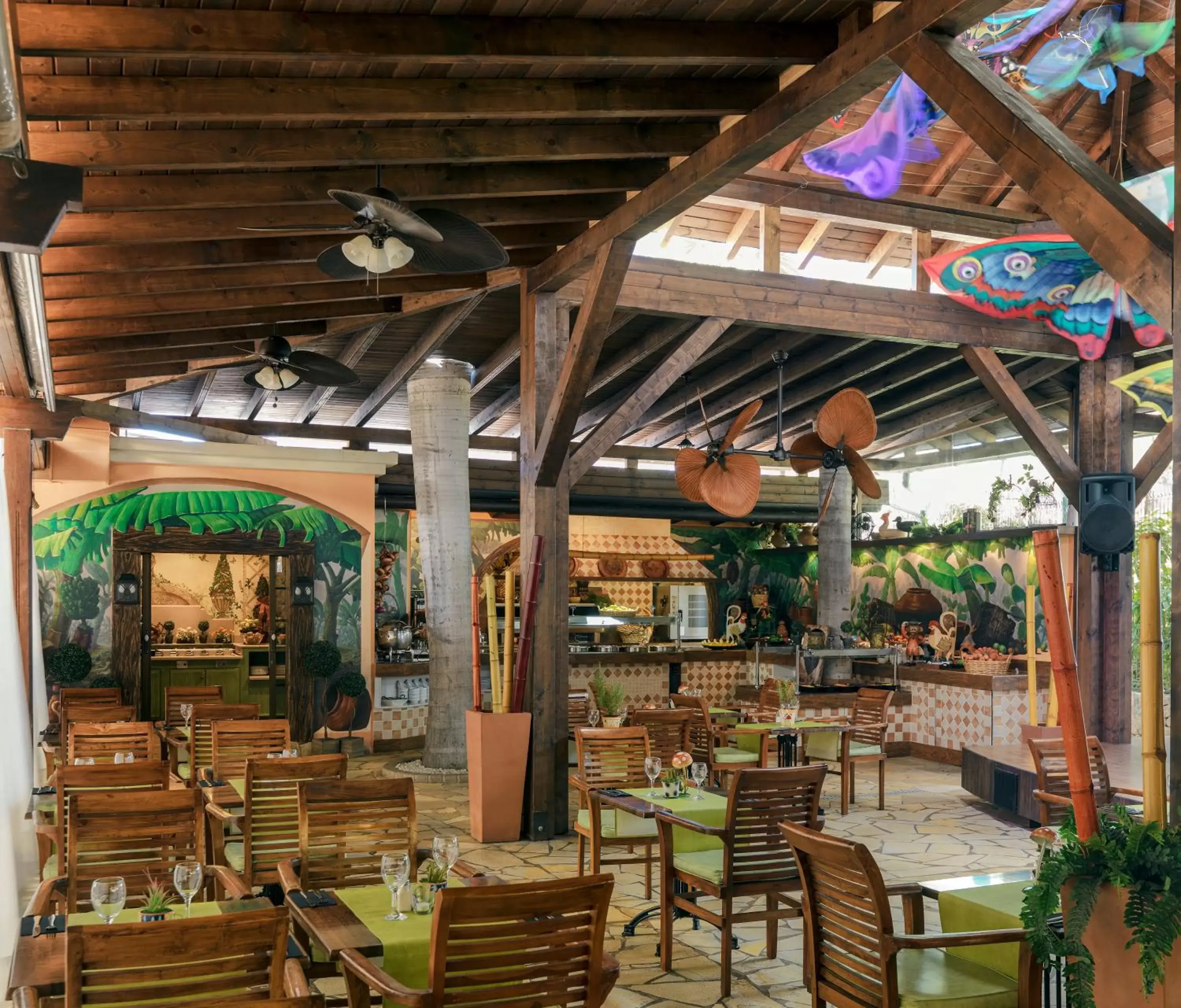 Restaurant/Places to Eat in Green Garden Eco Resort & Villas