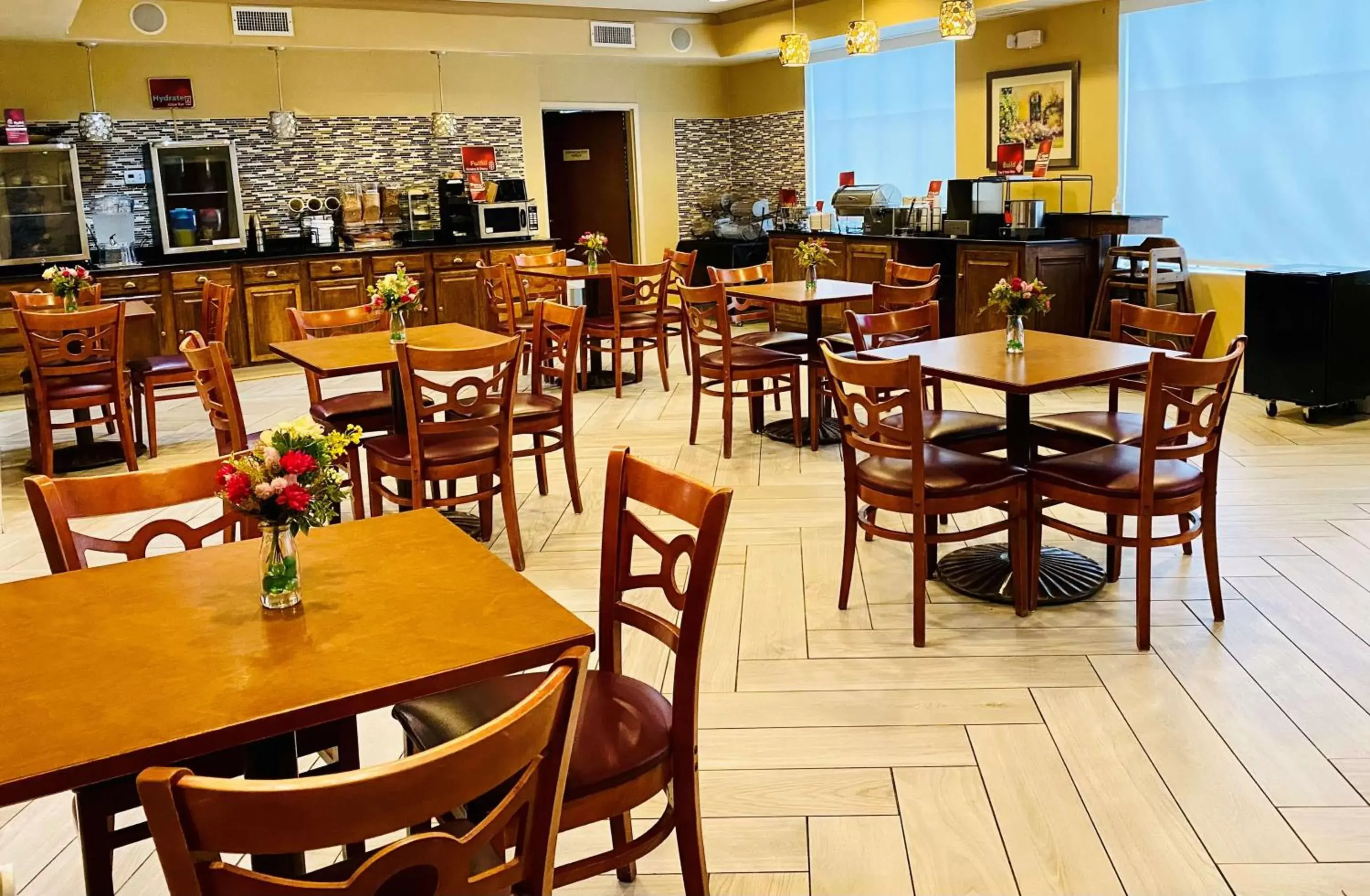 Breakfast in Best Western PLUS Hannaford Inn & Suites Breakfast in Best Western PLUS Hannaford Inn & Suites
