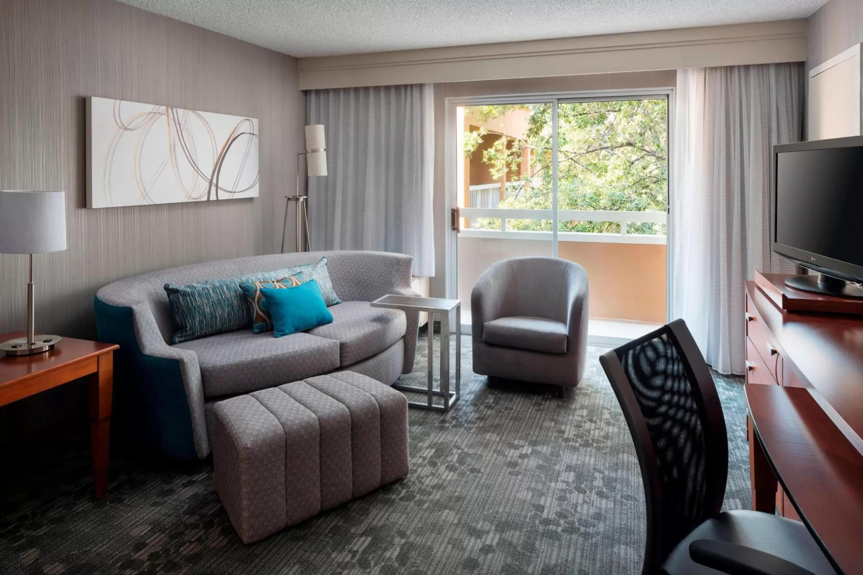 Photo of the whole room, Seating Area in Courtyard by Marriott San Mateo Foster City