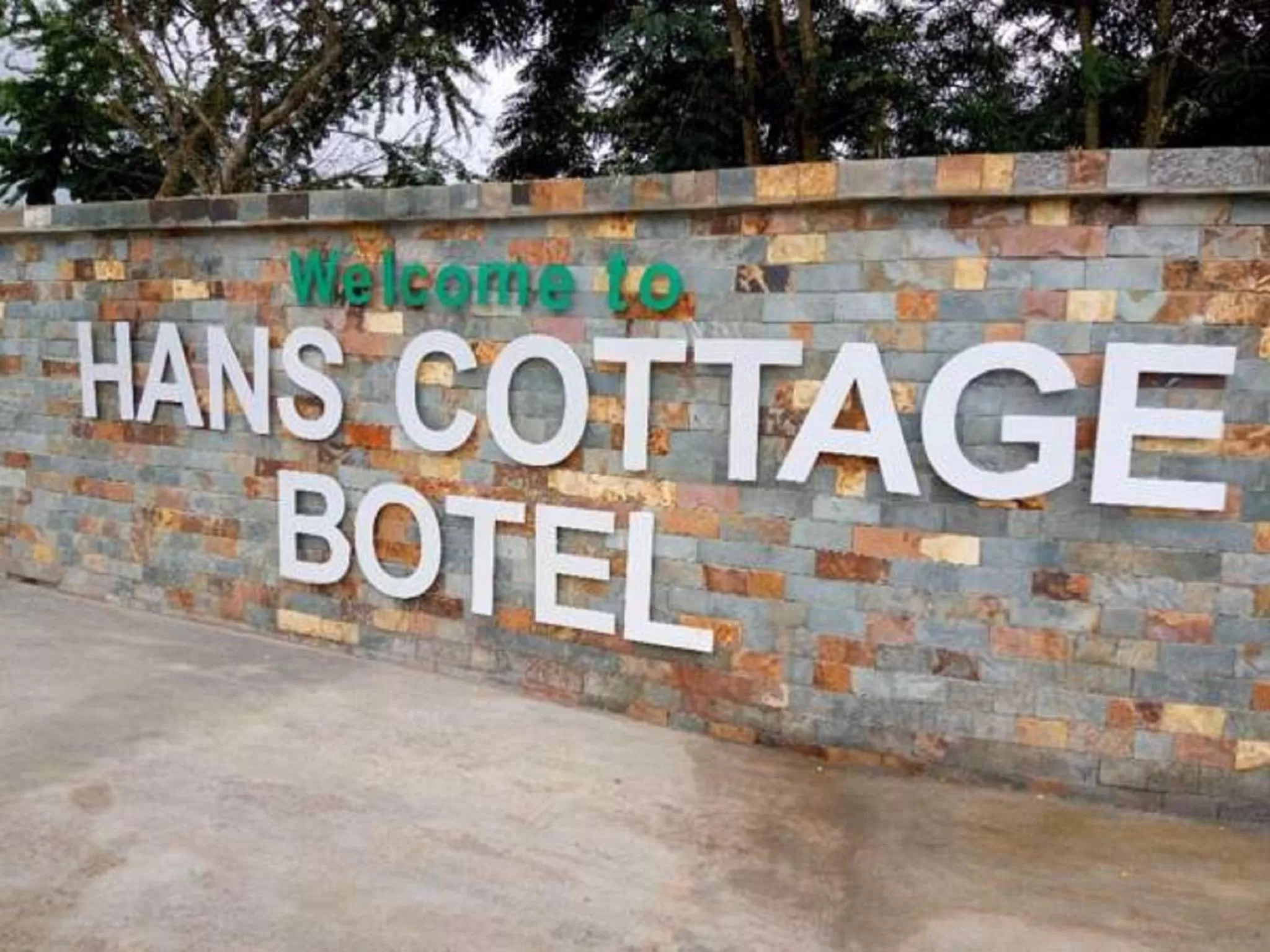 Property building in Hans Cottage Botel