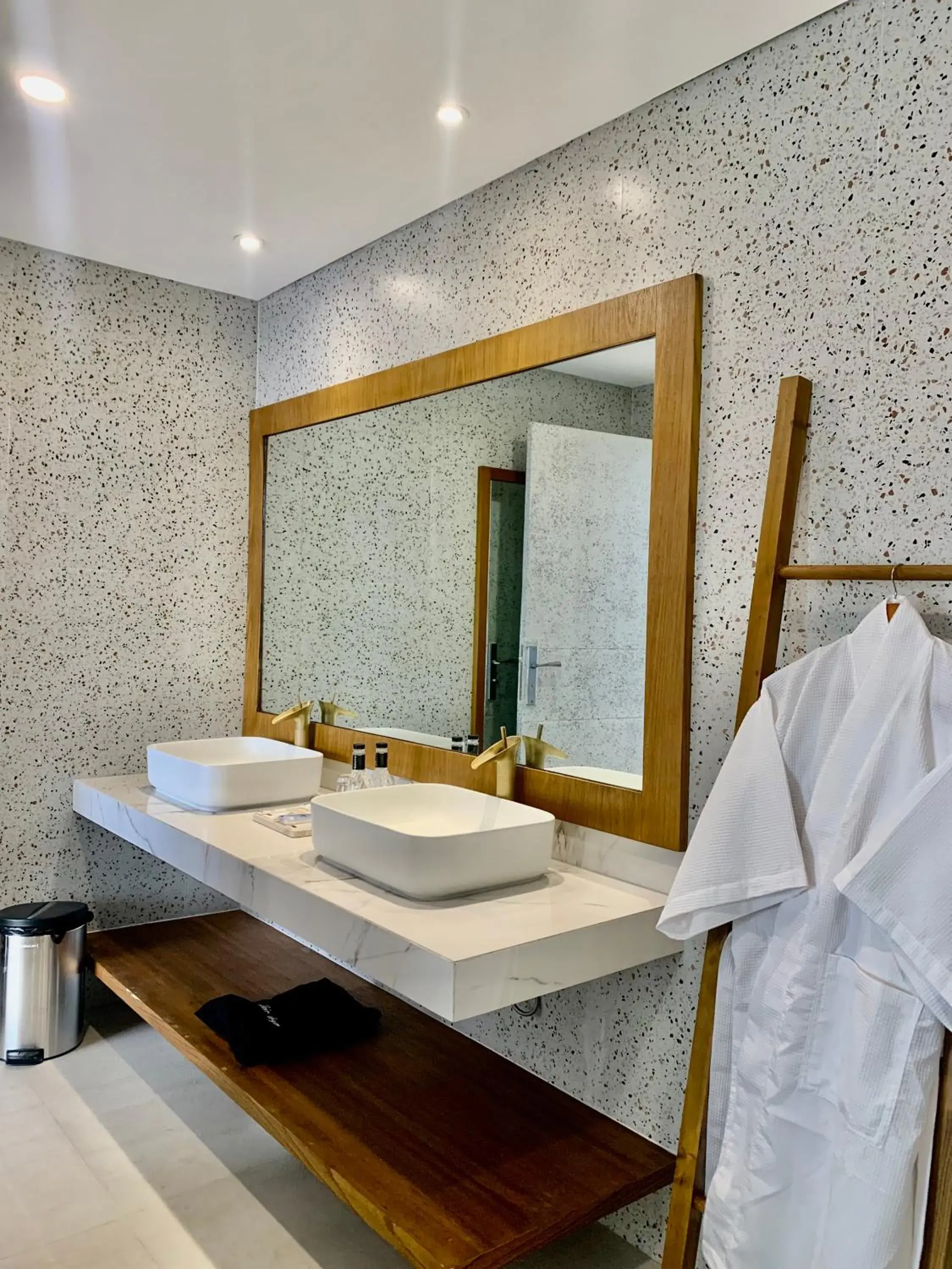 Bathroom in Hemangini Hotel Bandung