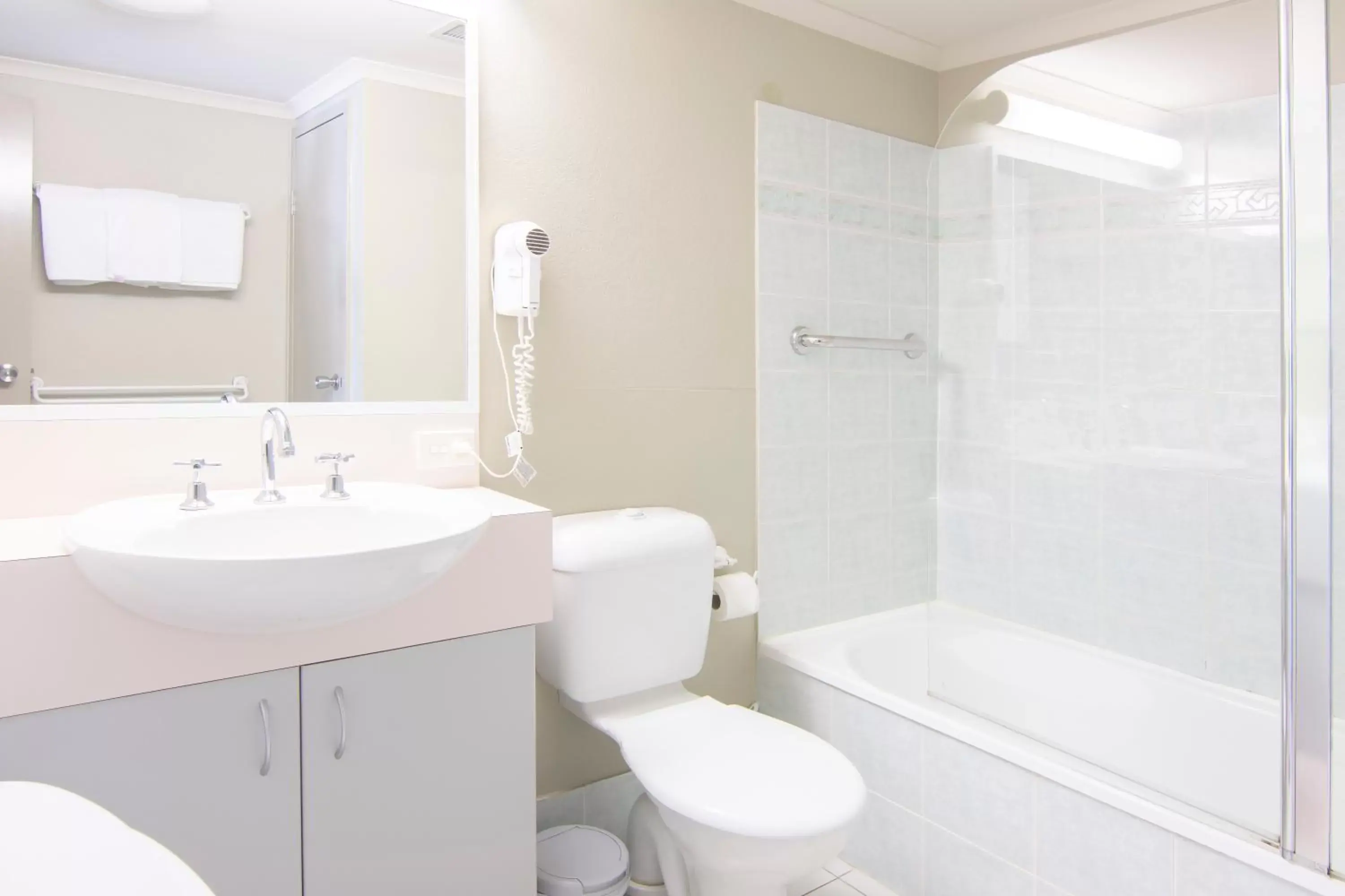 Bathroom in Rydges Horizons Snowy Mountains