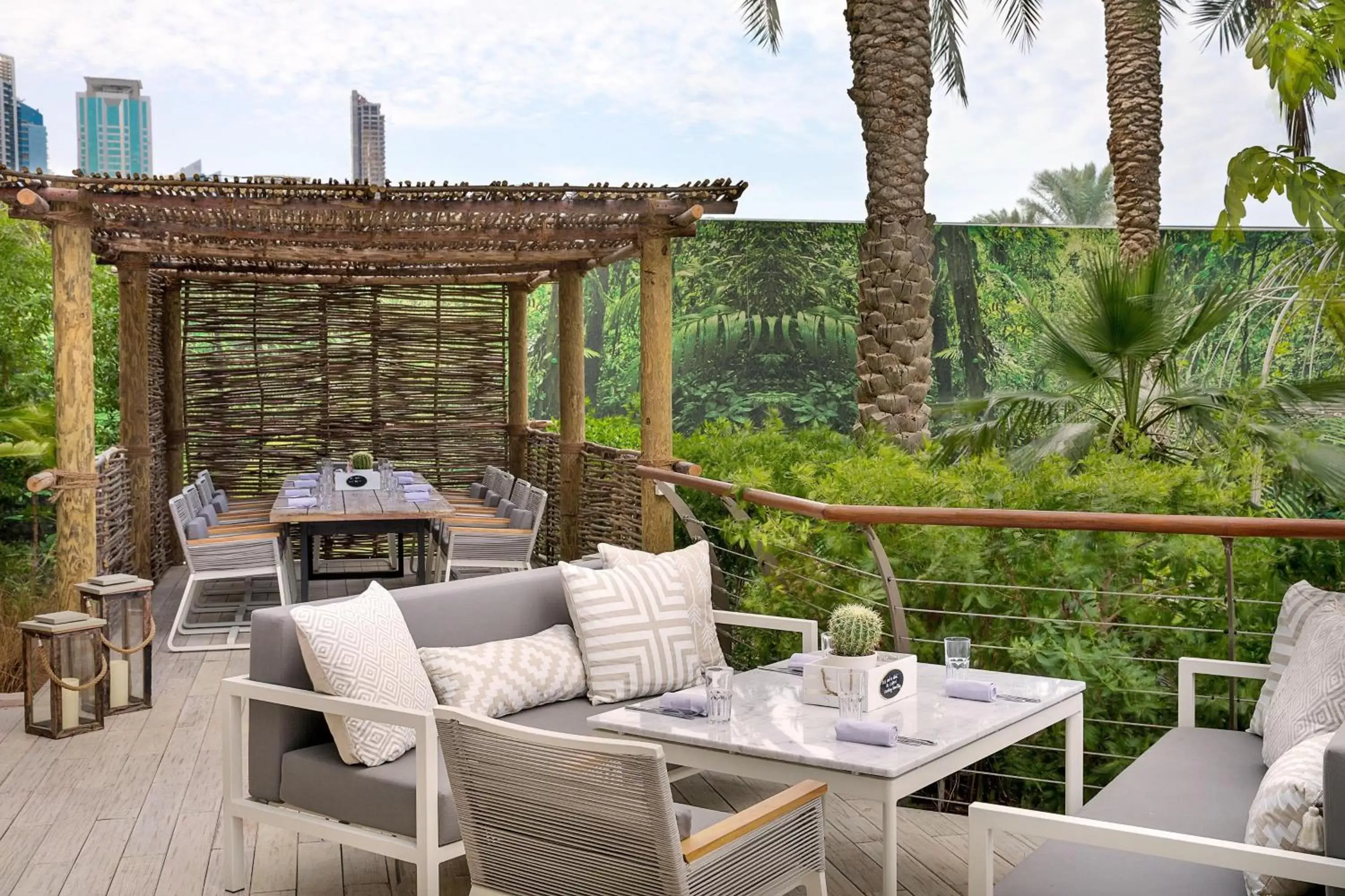 Restaurant/places to eat in Le Meridien Mina Seyahi Beach Resort & Waterpark