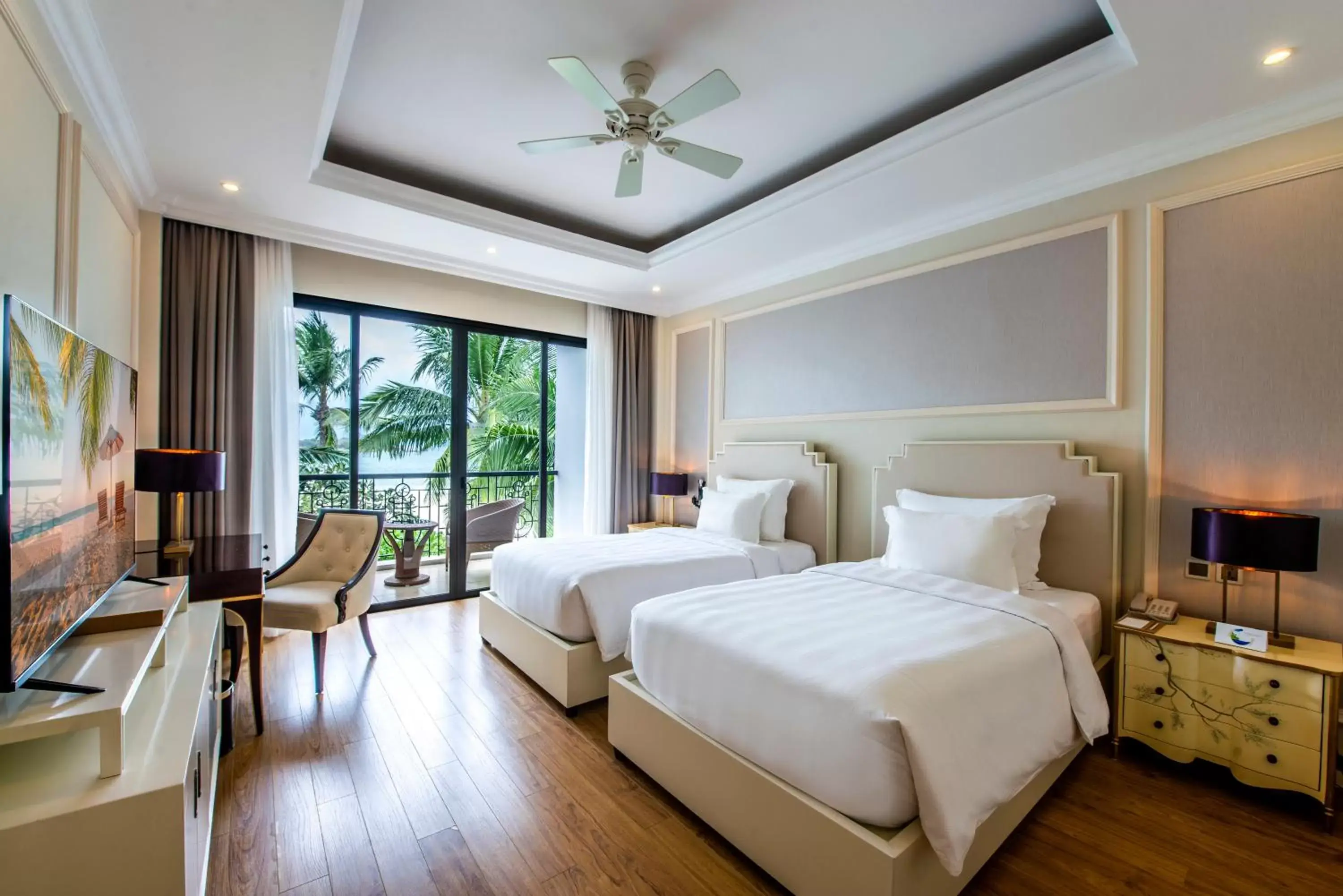 Bed in Vinpearl Resort Nha Trang