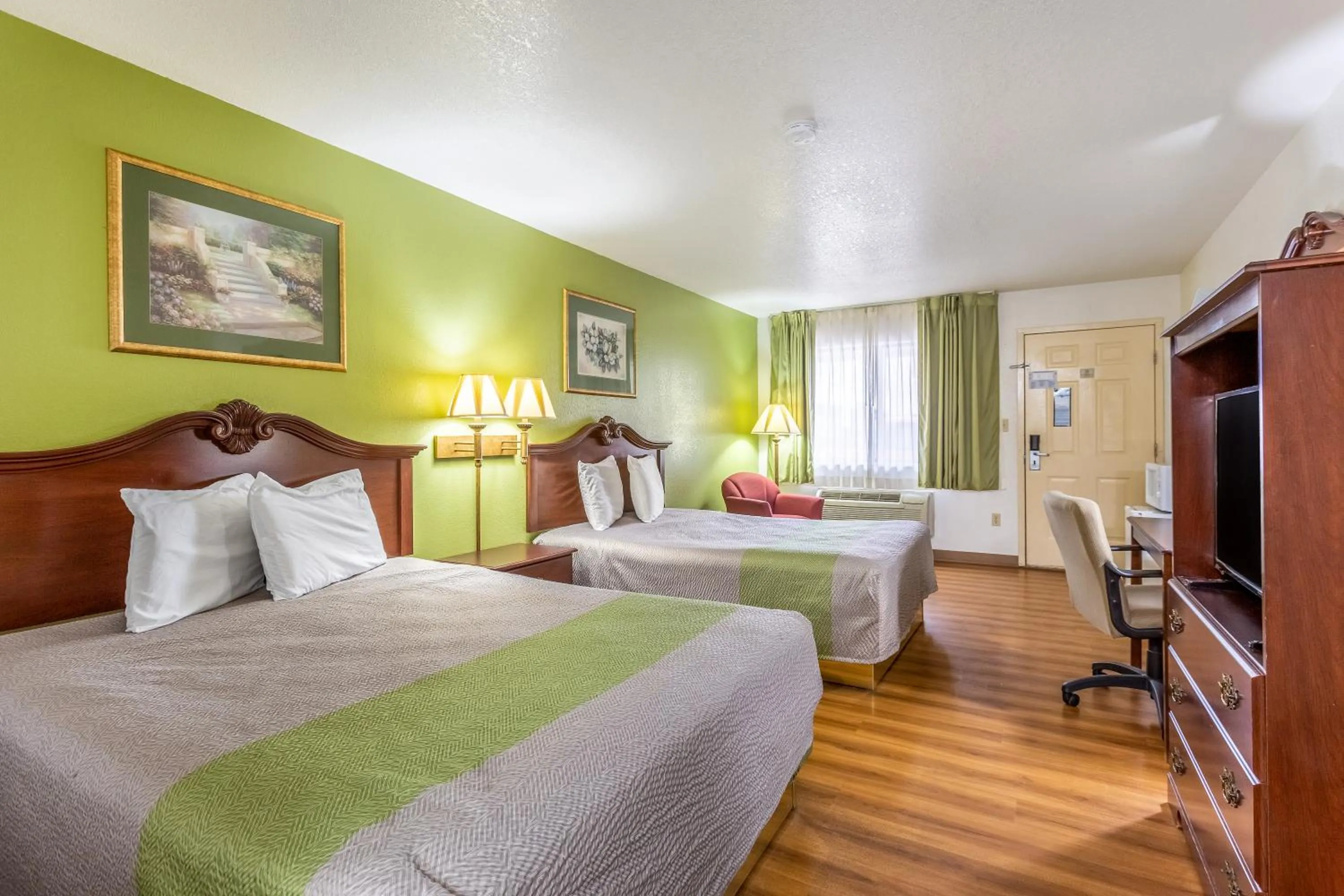 Bed in Rodeway Inn Santa Rosa