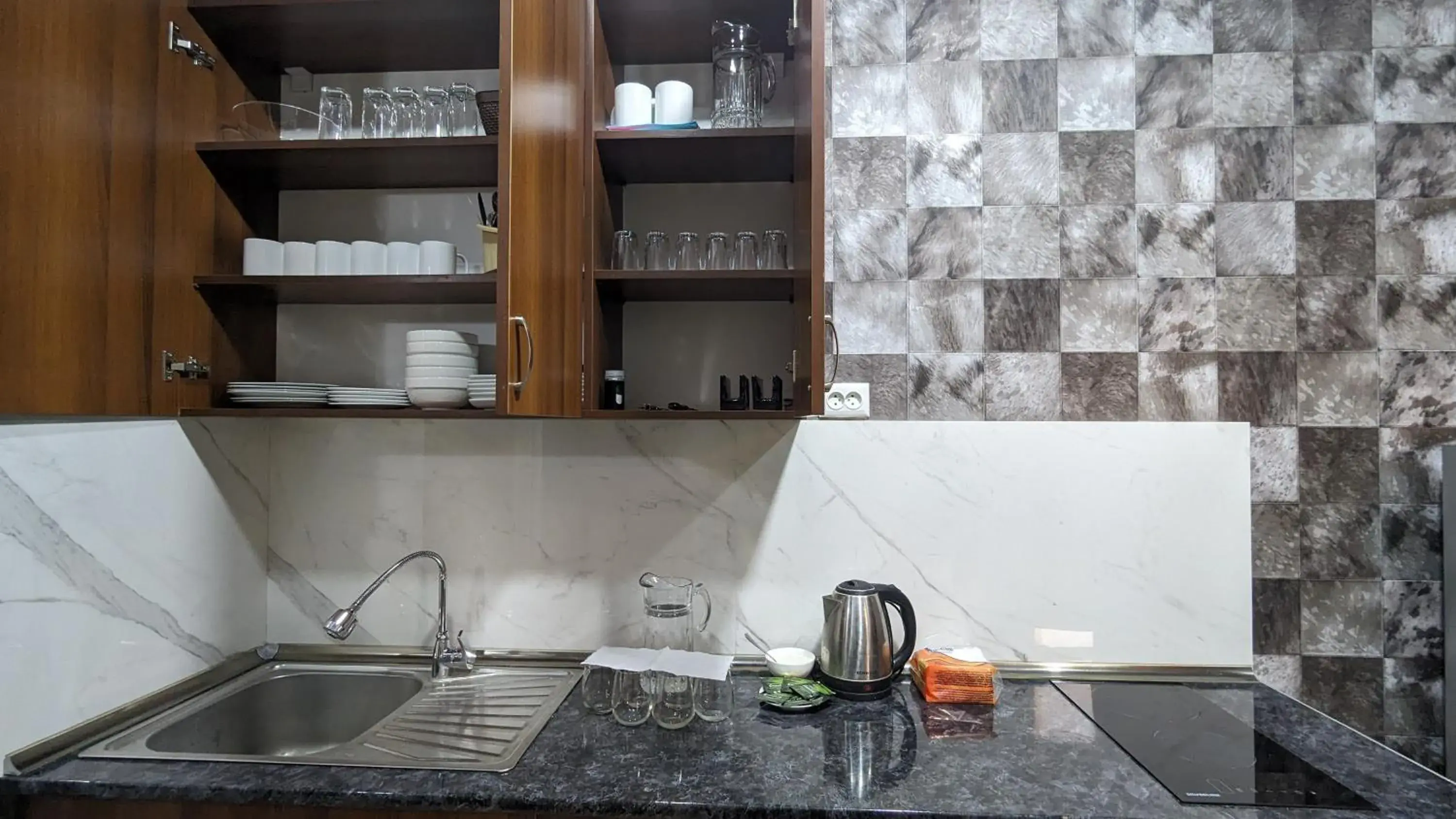 Kitchen or kitchenette, Kitchen/Kitchenette in Dkd-bridge Hotel