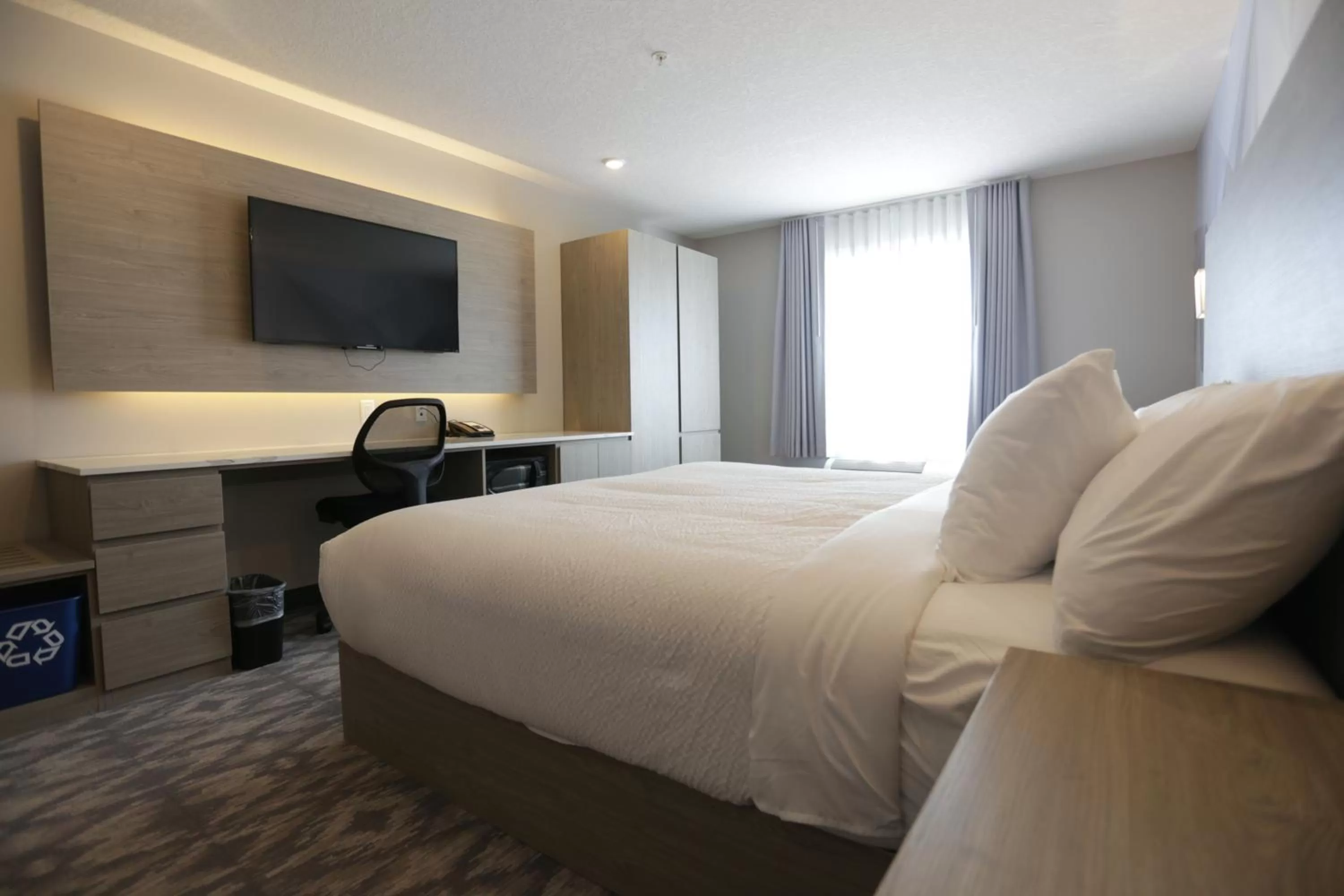 Bed in Days Inn by Wyndham Calgary North Balzac