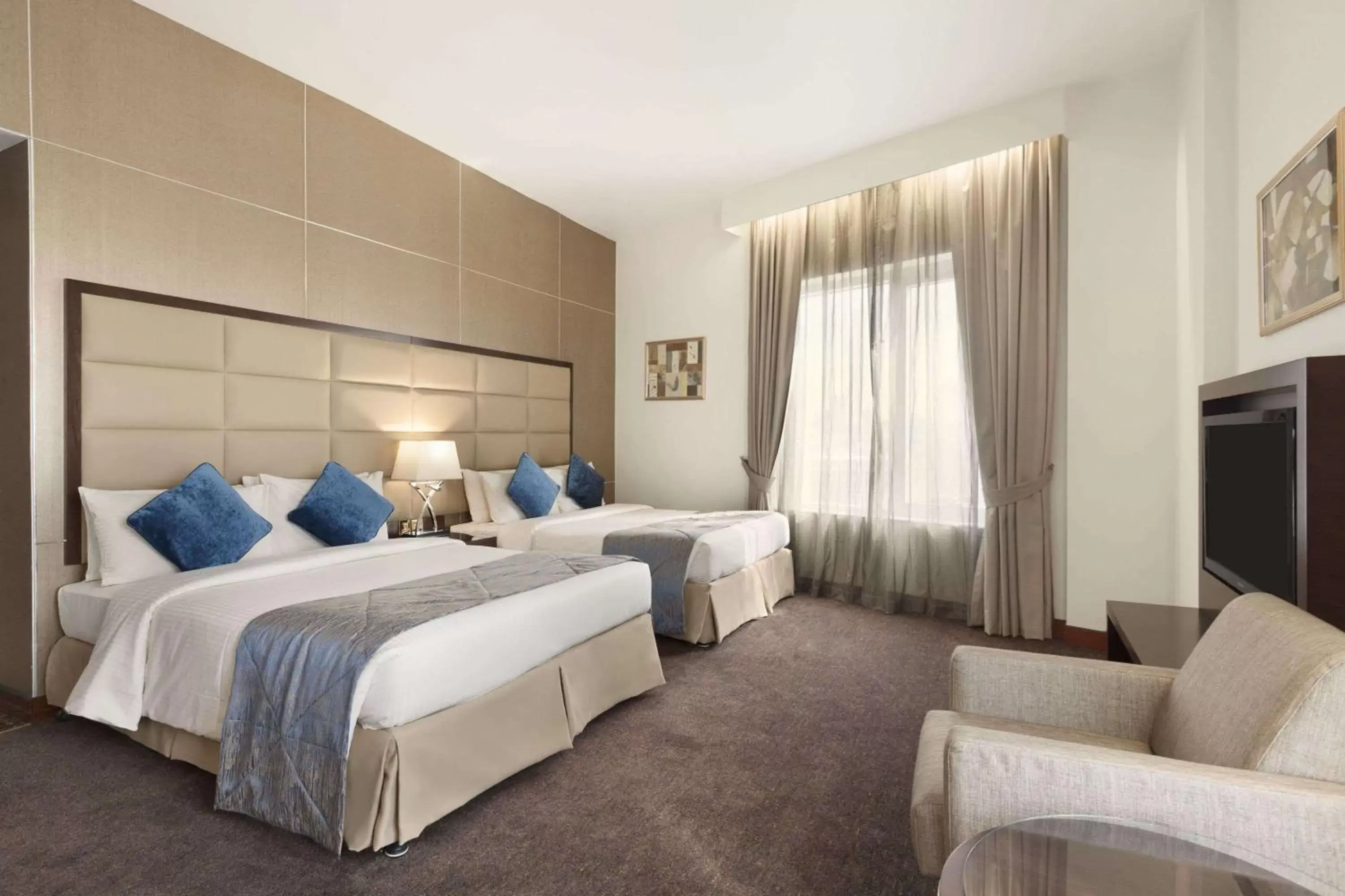 Bed in Howard Johnson Bur Dubai