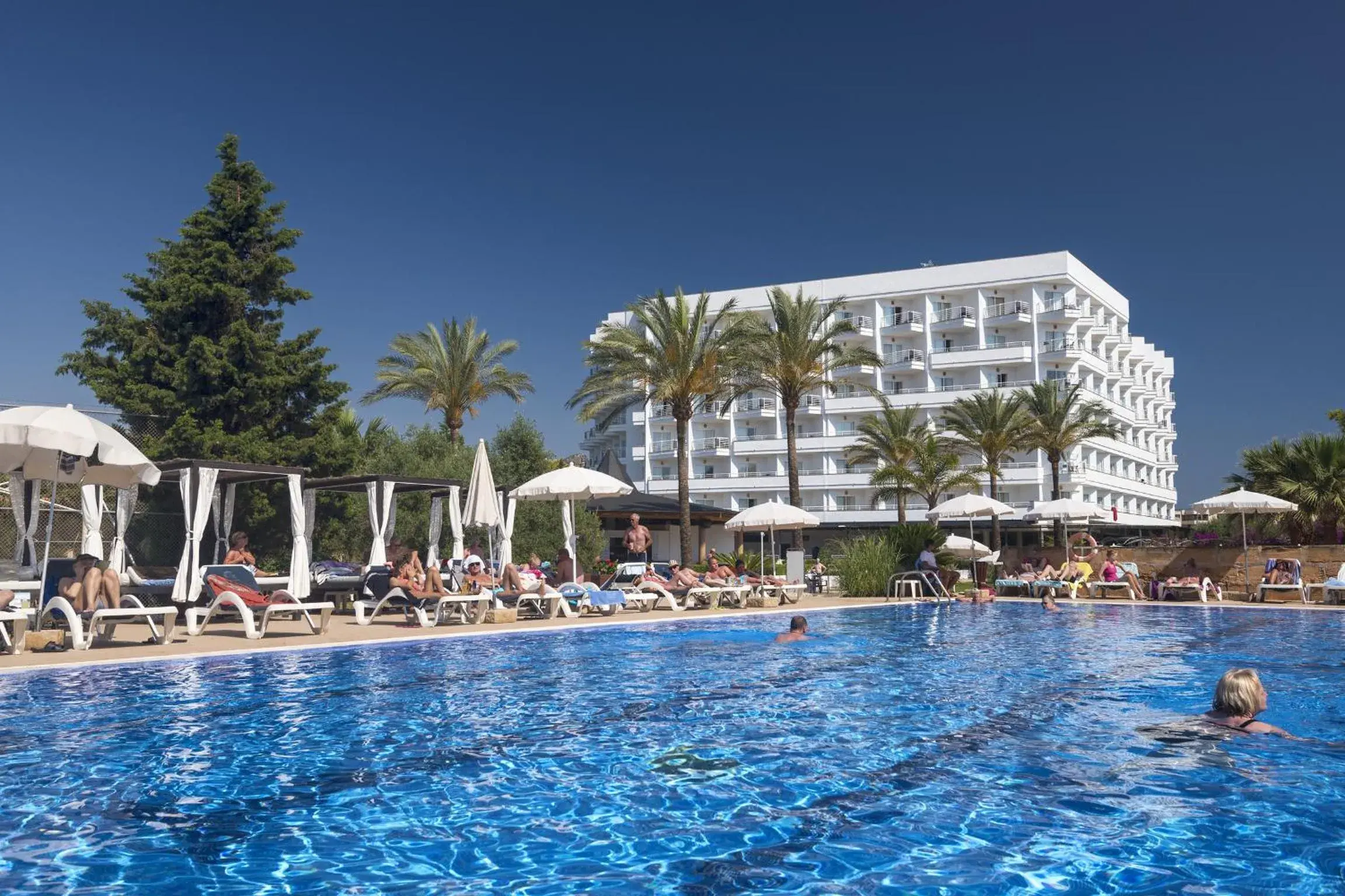 Property building, Swimming Pool in Cala Millor Garden Hotel - Adults Only