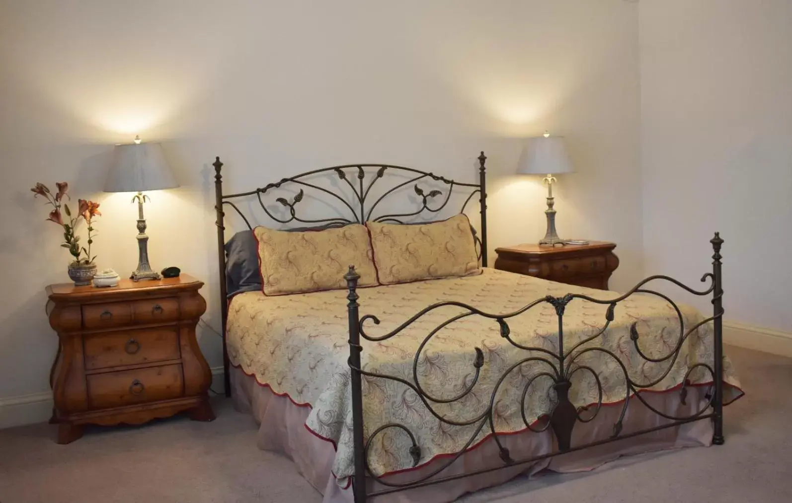 Bed in Hermann Crown Suites