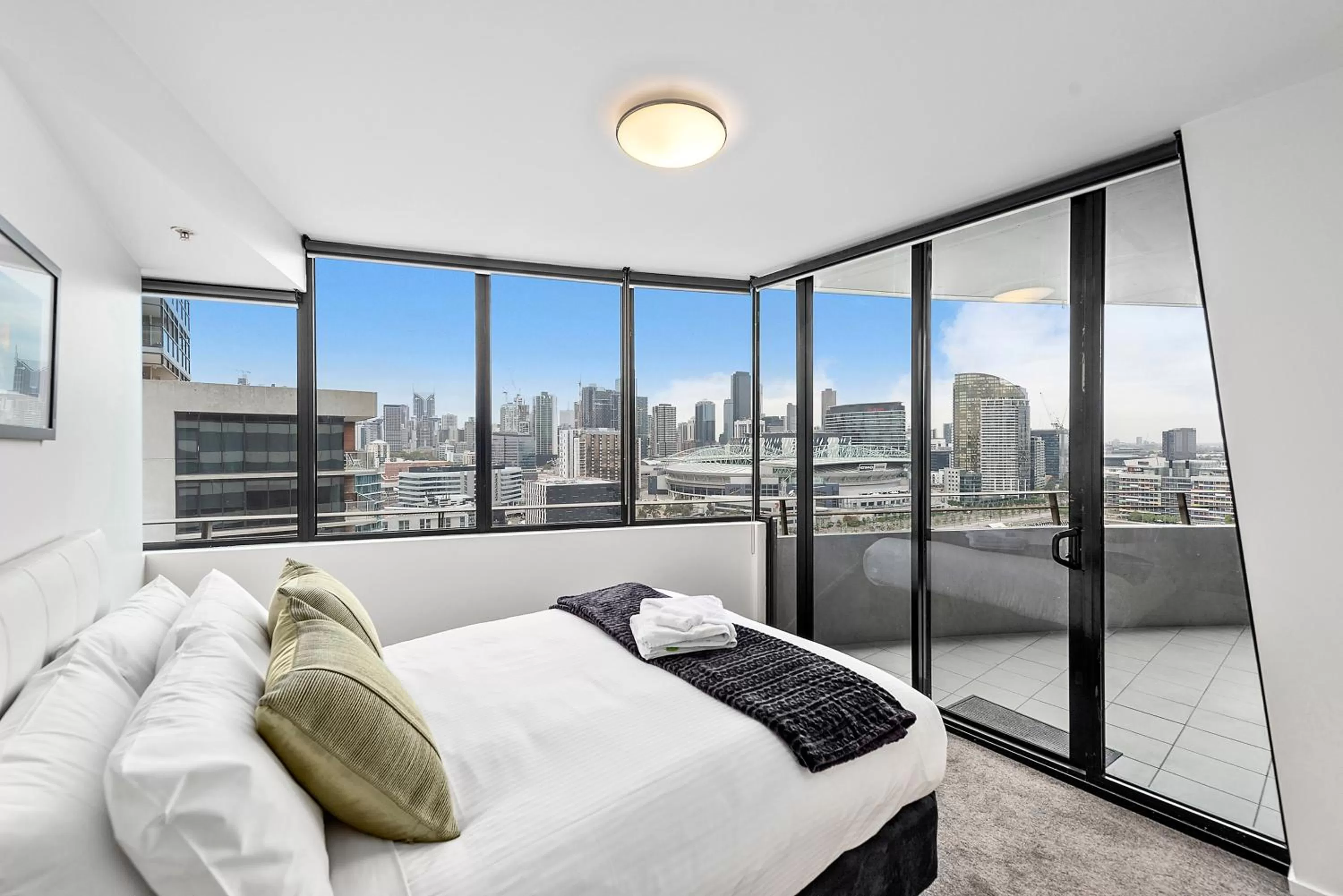 City view, Bed in Docklands Private Collection - NEWQUAY