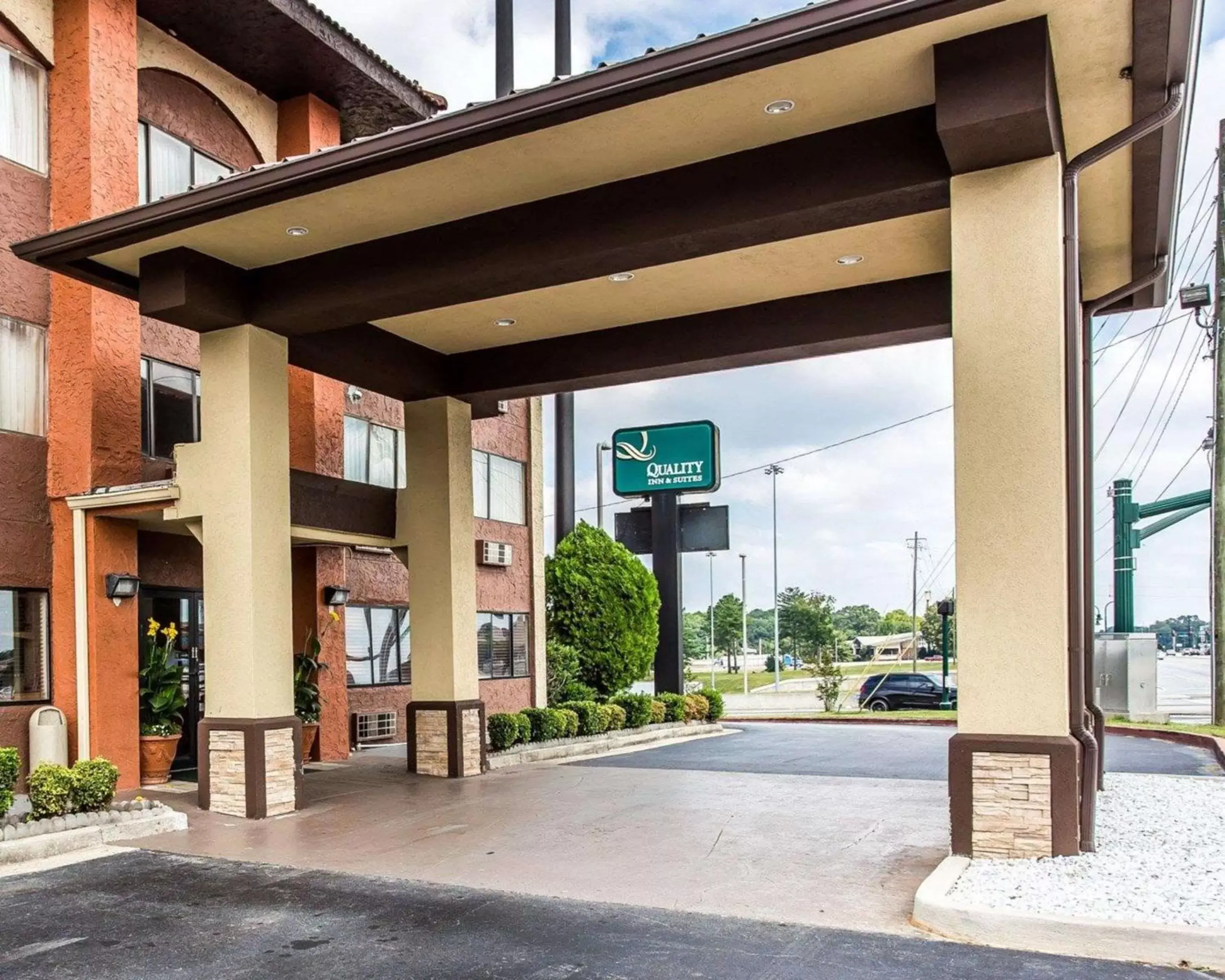 Property building in Quality Inn & Suites Morrow Atlanta South