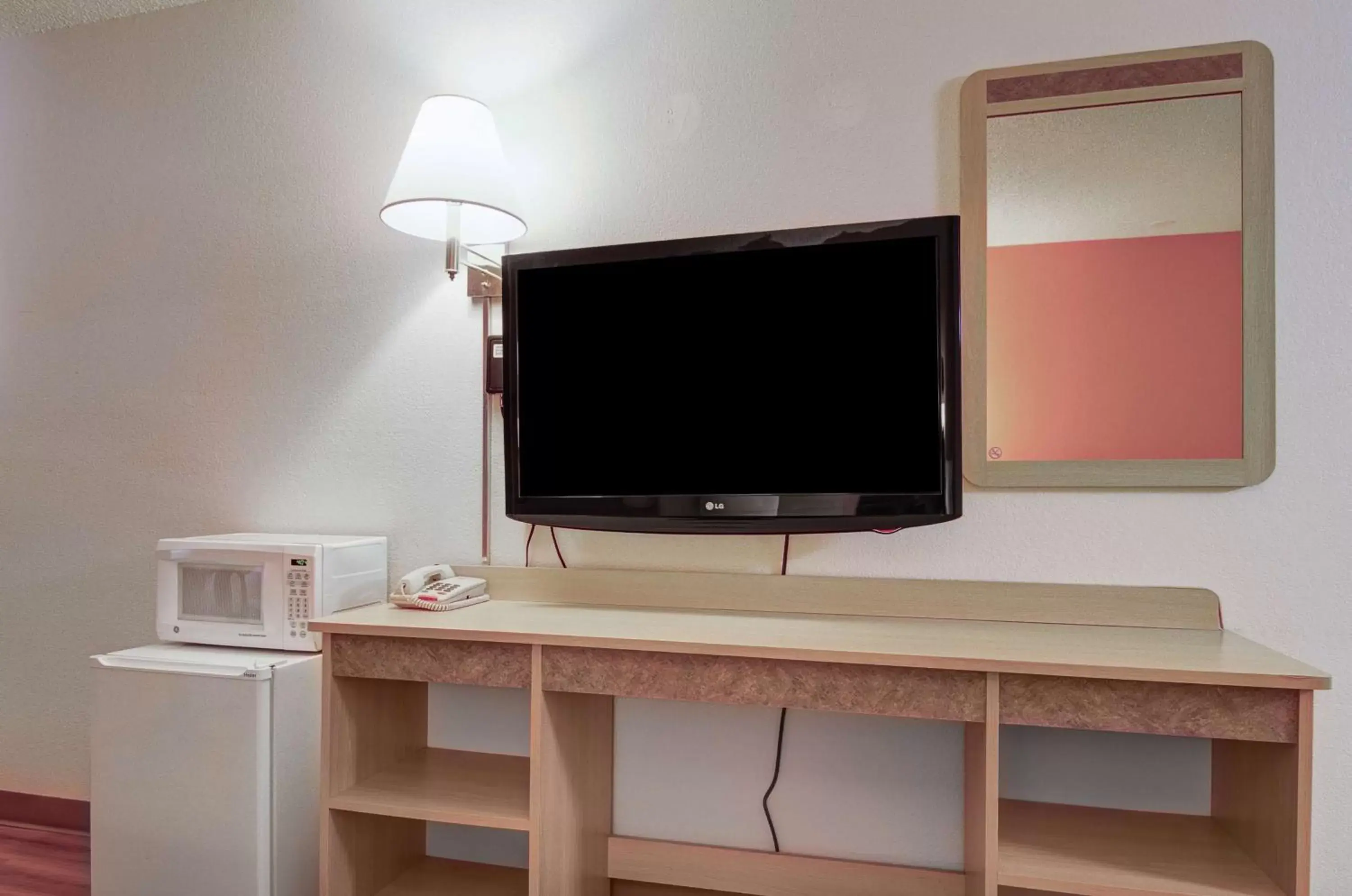 Photo of the whole room, TV/Entertainment Center in Motel 6-Colby, KS