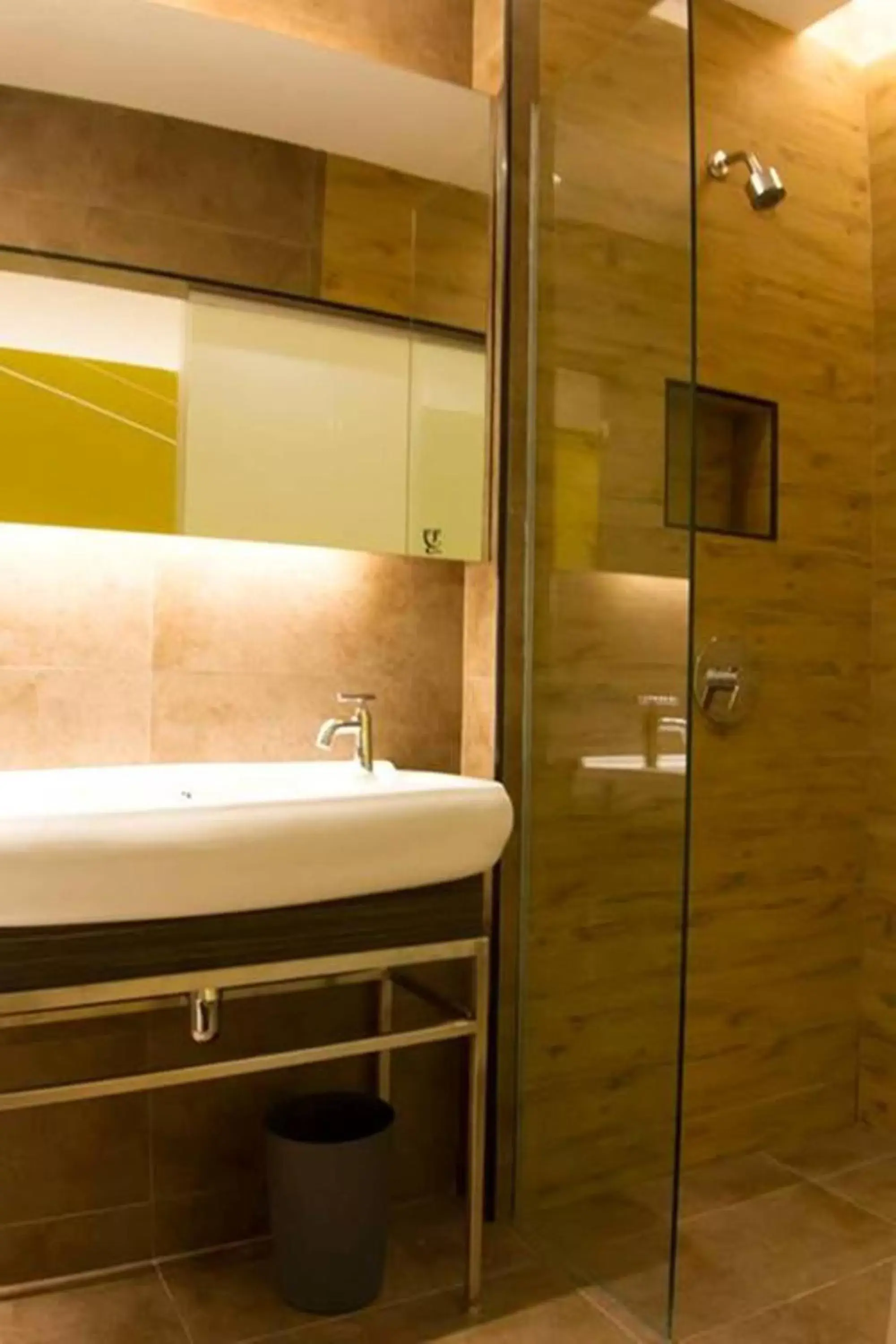 Shower, Bathroom in Mood Hotel