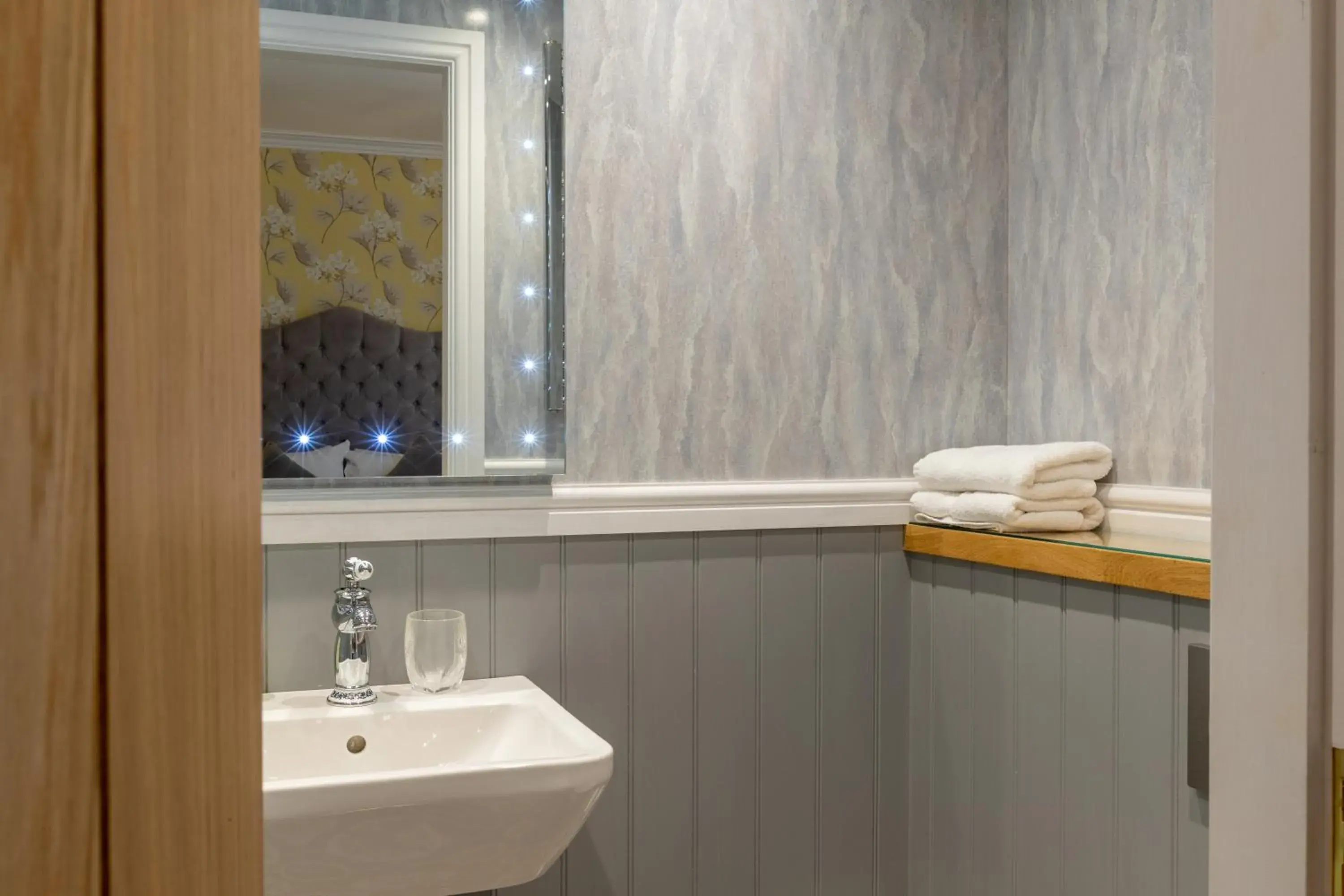 Bathroom in Holly Lodge Guest House with FREE off site health club