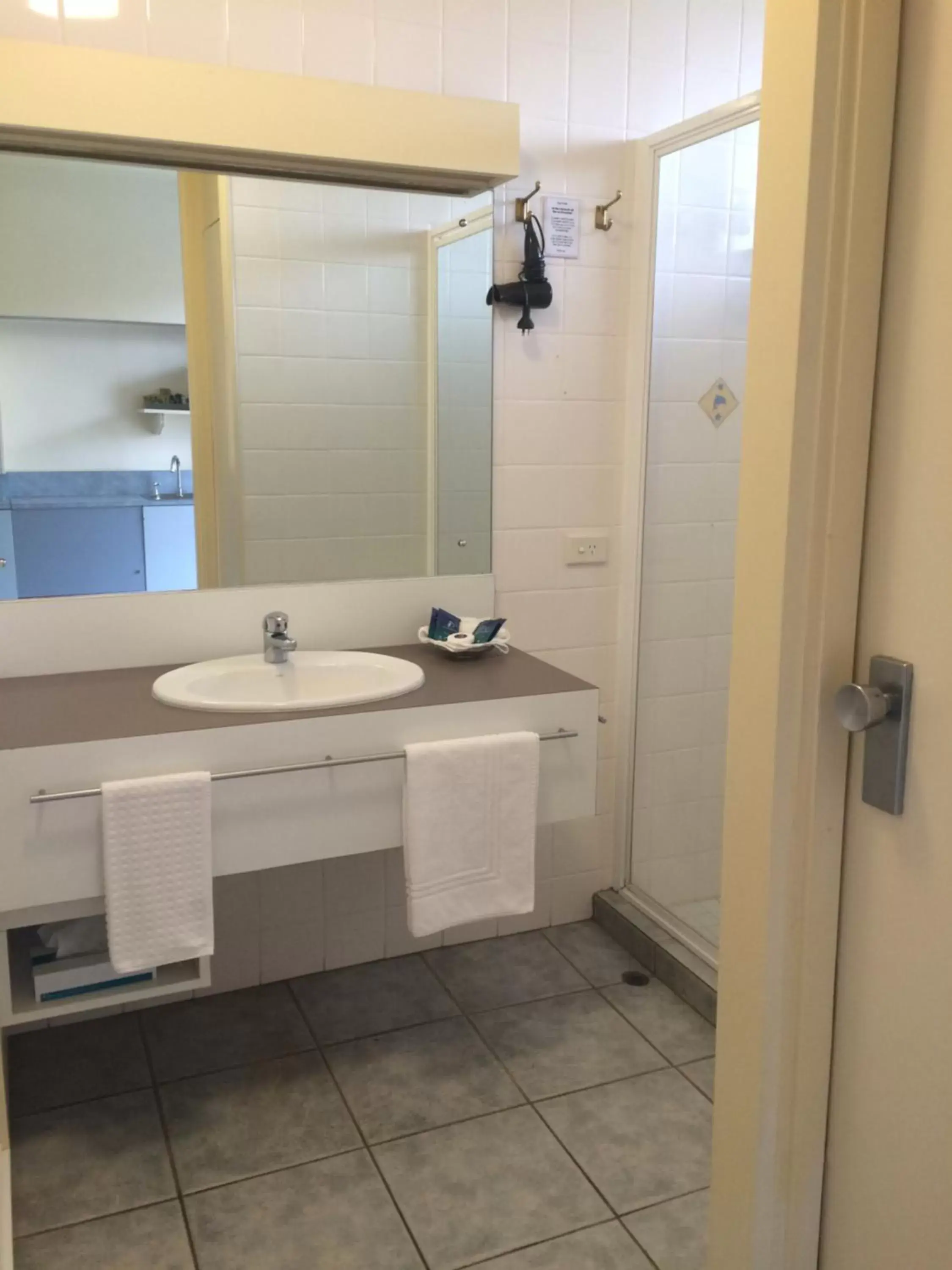 Property building, Bathroom in Abel Tasman Waterfront Motel