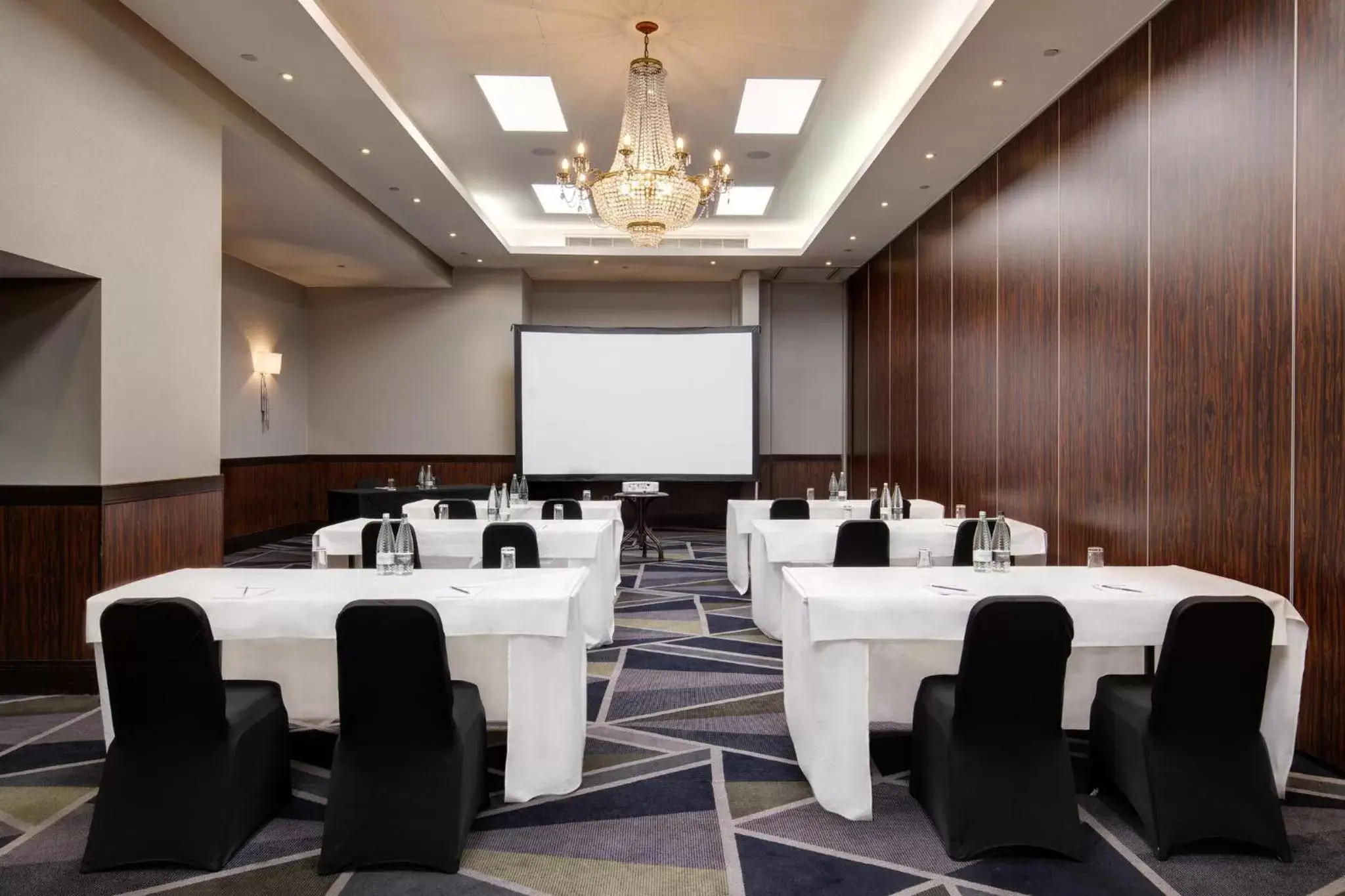 Business facilities in Royal National Hotel
