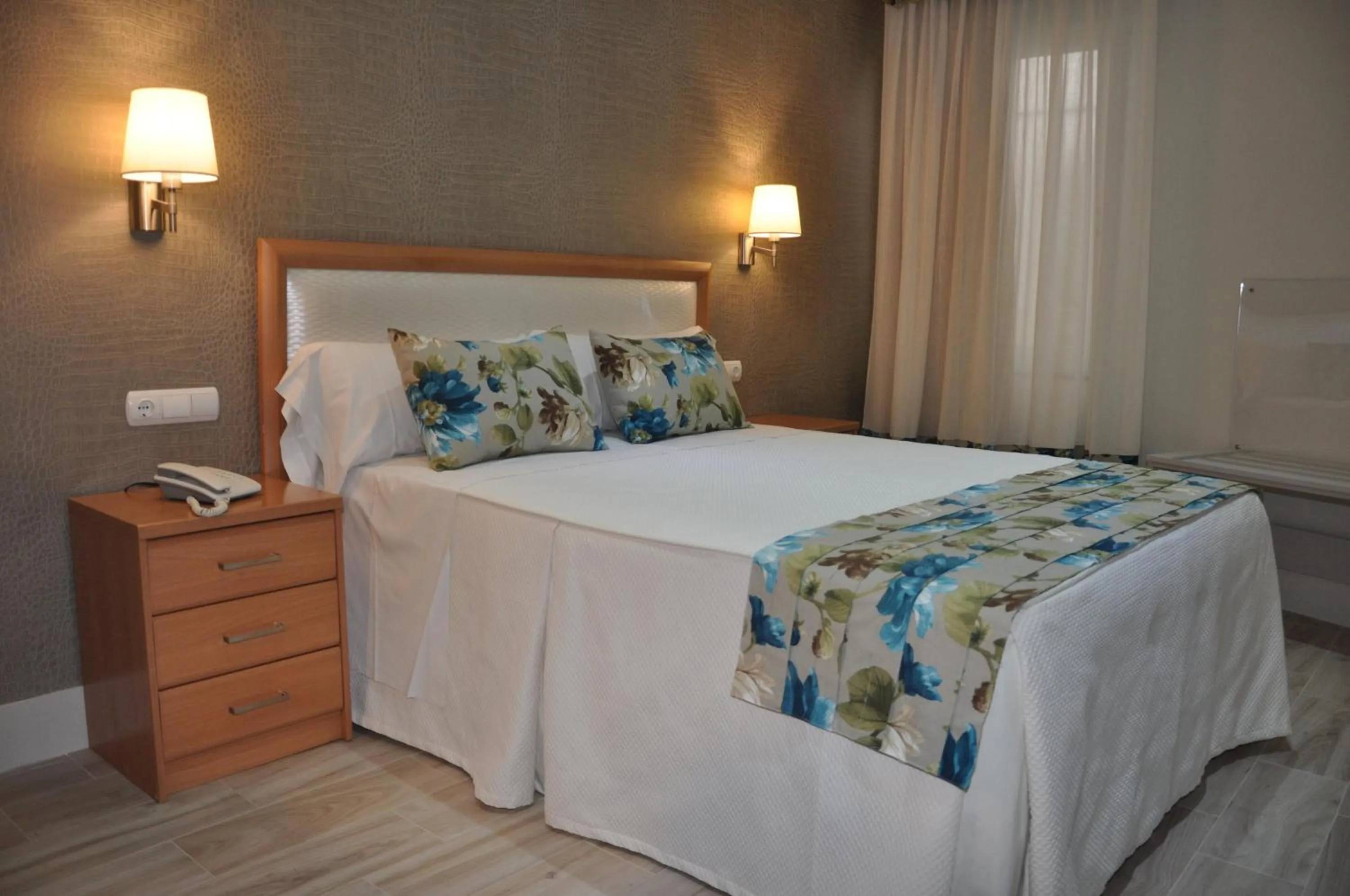 Photo of the whole room, Bed in Hotel Selu
