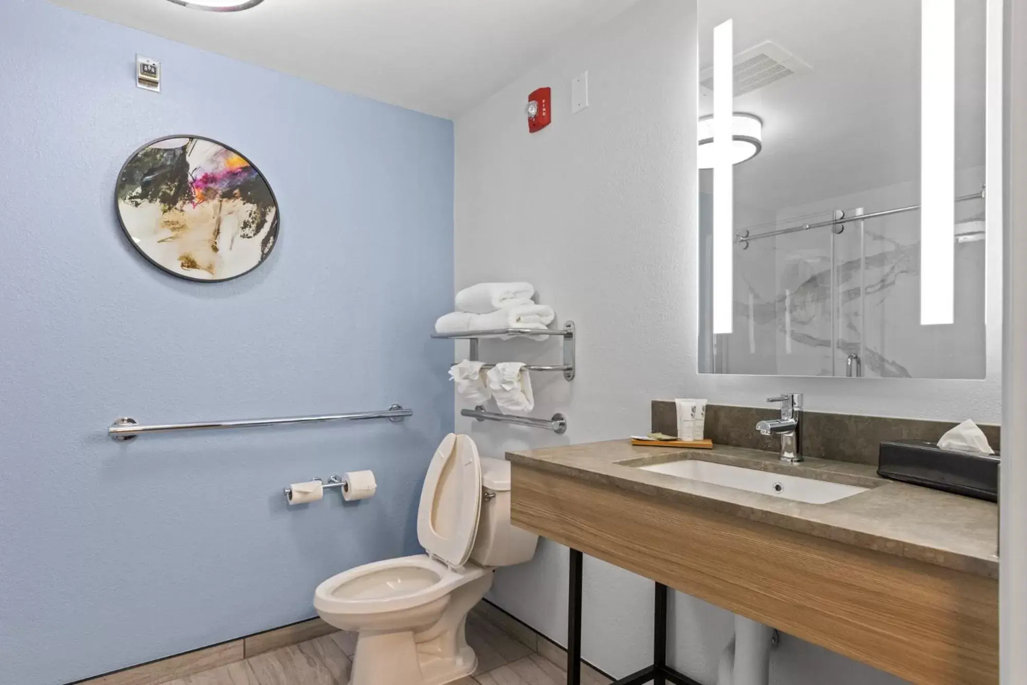 Bathroom in Country Inn & Suites by Radisson, Savannah Airport, GA