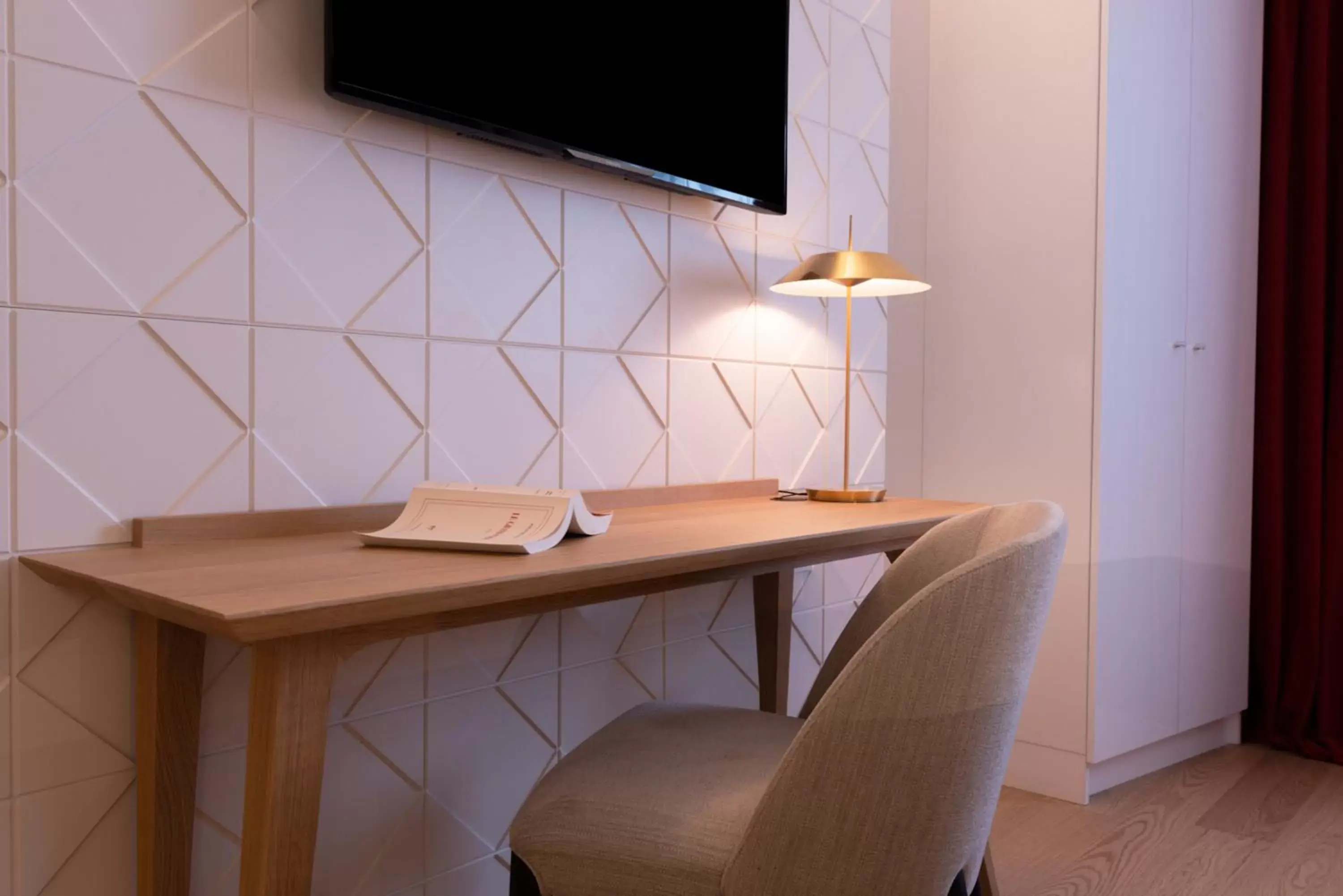 Bedroom in L'Amirauté Brest Bedroom in L'Amirauté Brest