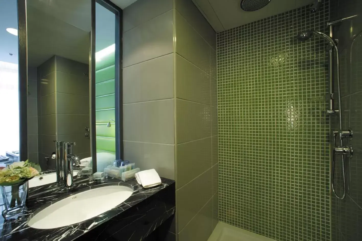 Shower, Bathroom in Cosmo Hotel Hong Kong