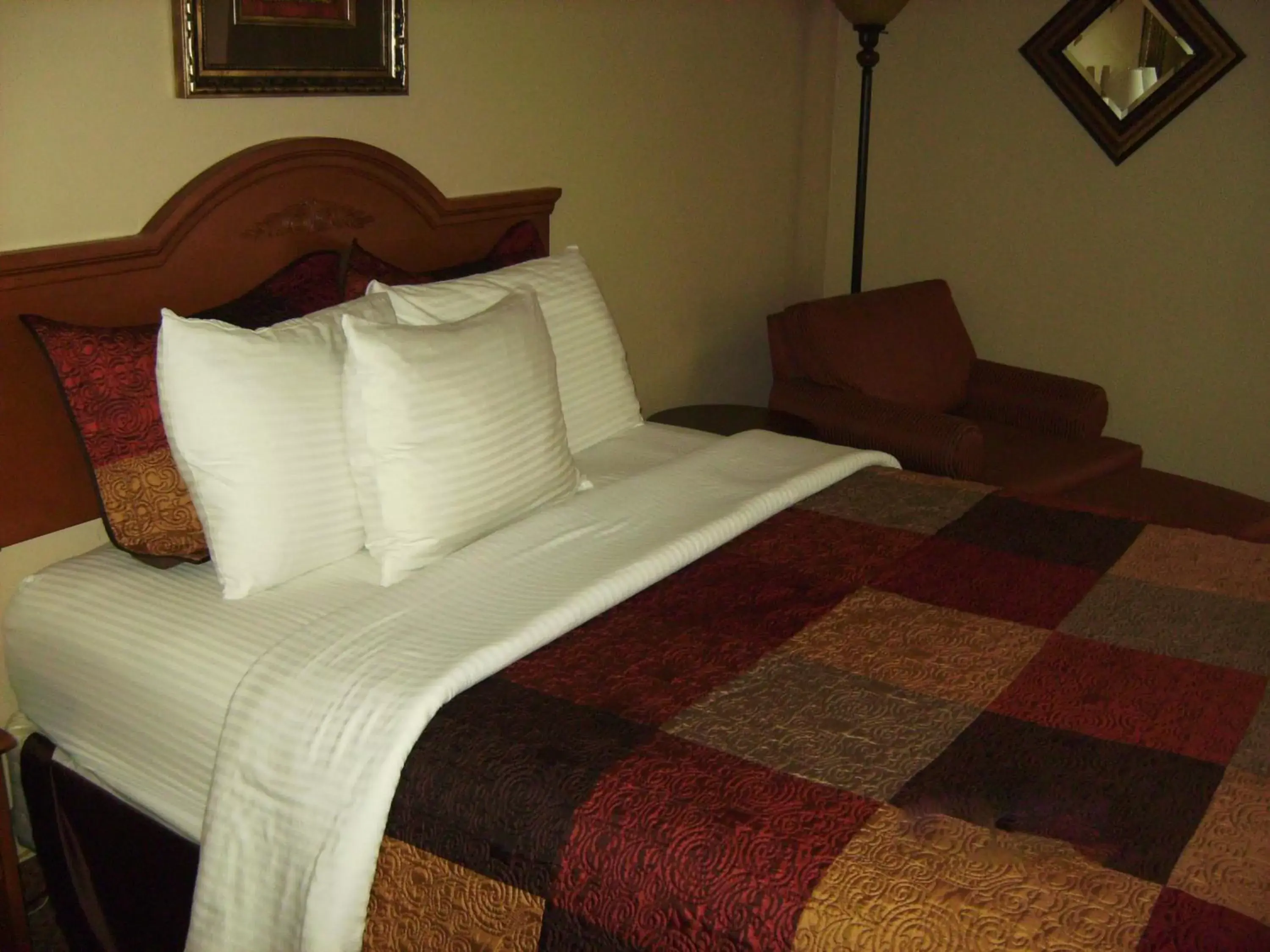 Mountain view, Bed in All American Inn & Suites Branson