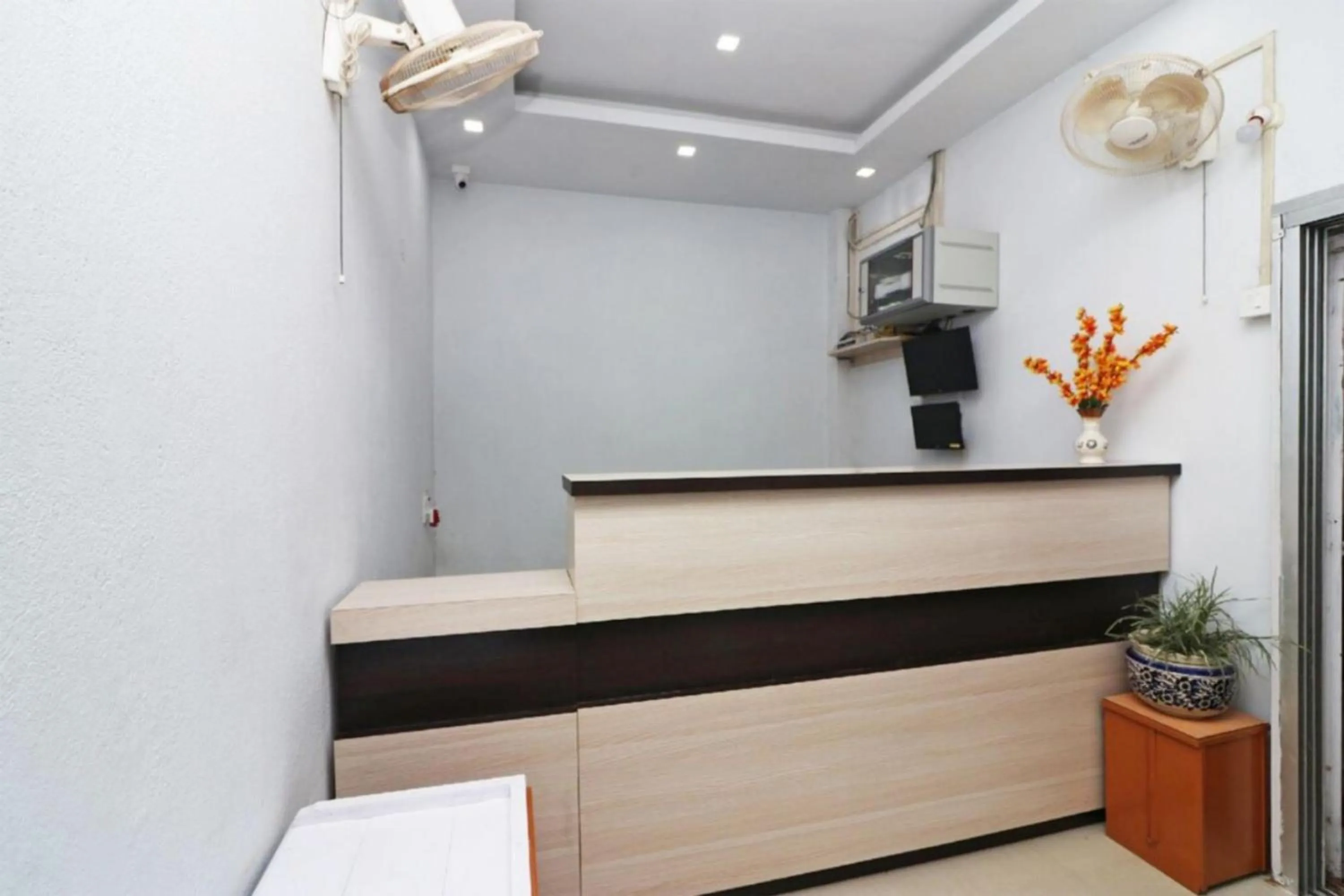 Lobby or reception, Lobby/Reception in Goroomgo Hotel Manurama Ruby Kolkata