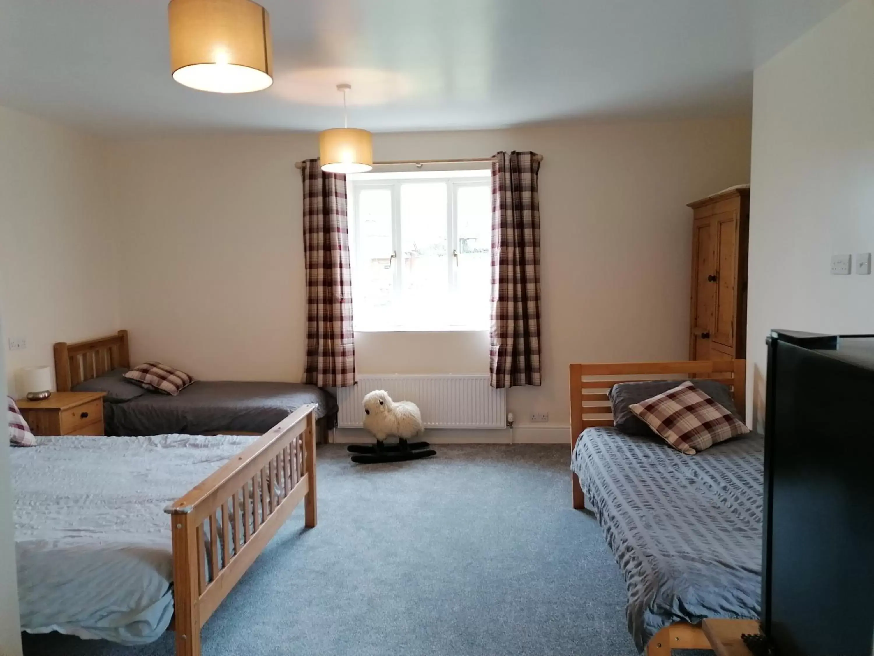 Bedroom, Bed in Lovaton Farmhouse