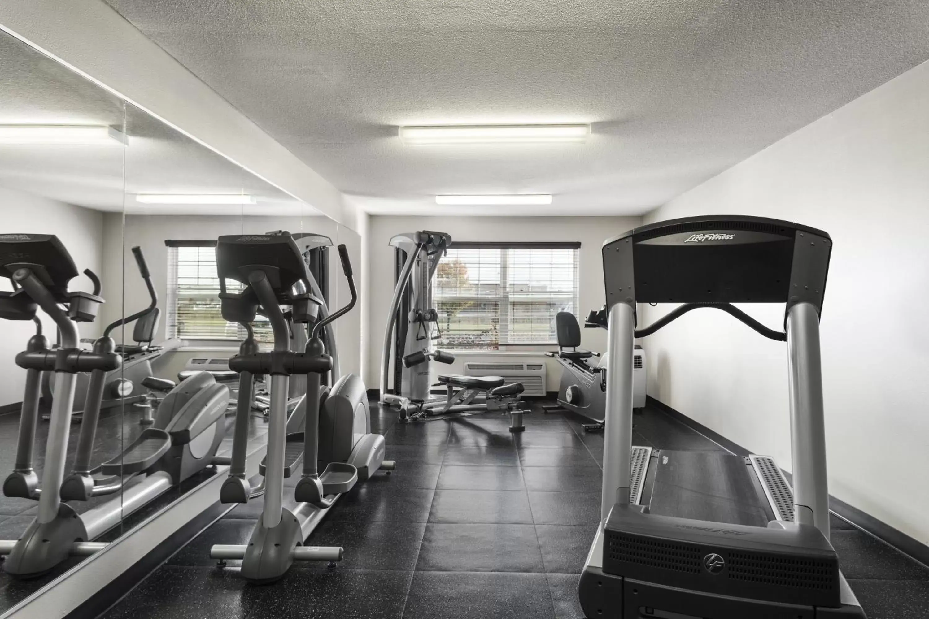 Fitness centre/facilities, Fitness Center/Facilities in Country Inn & Suites by Radisson, Fort Dodge, IA
