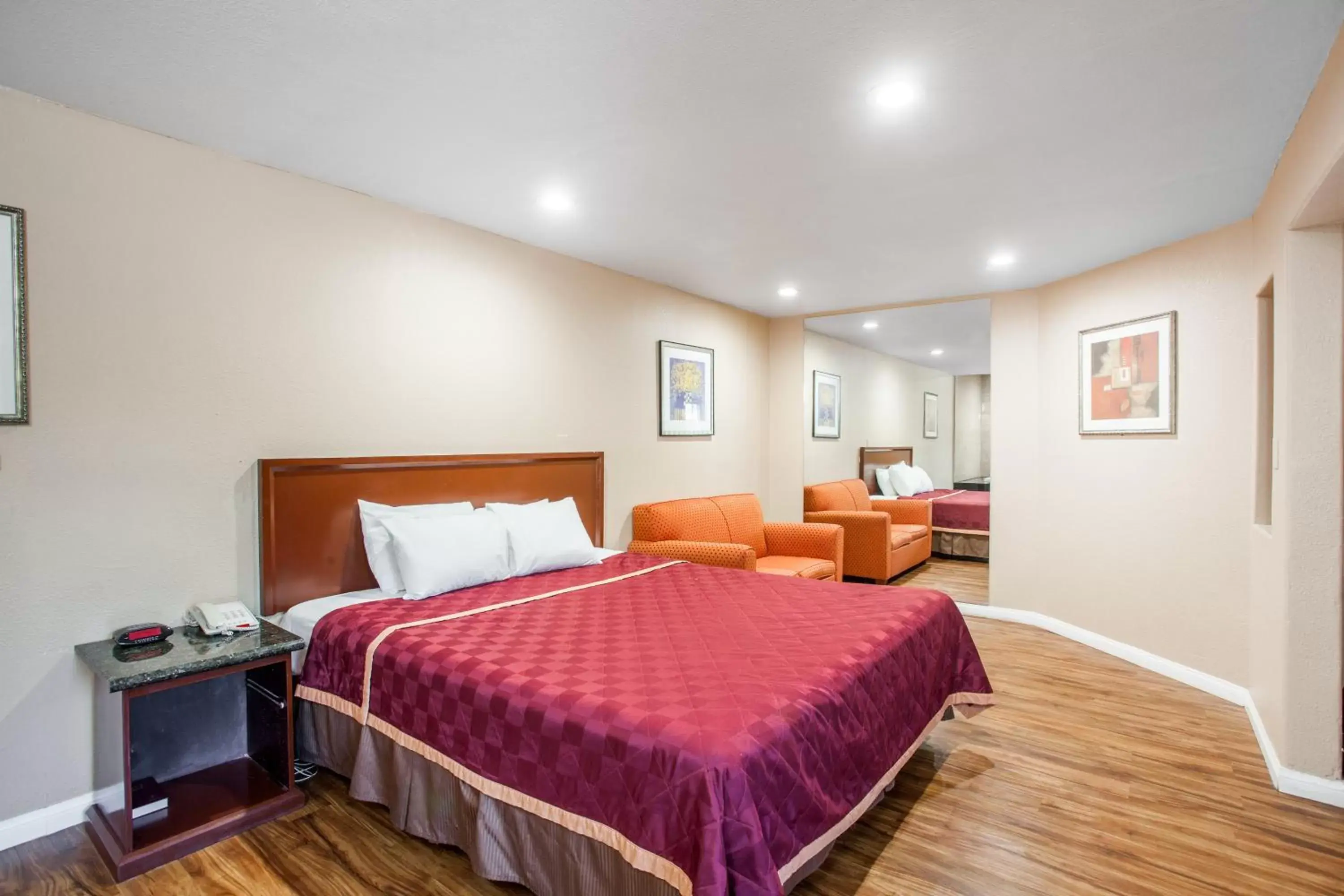 Bedroom, Bed in Express Inn & Suites Ontario Airport