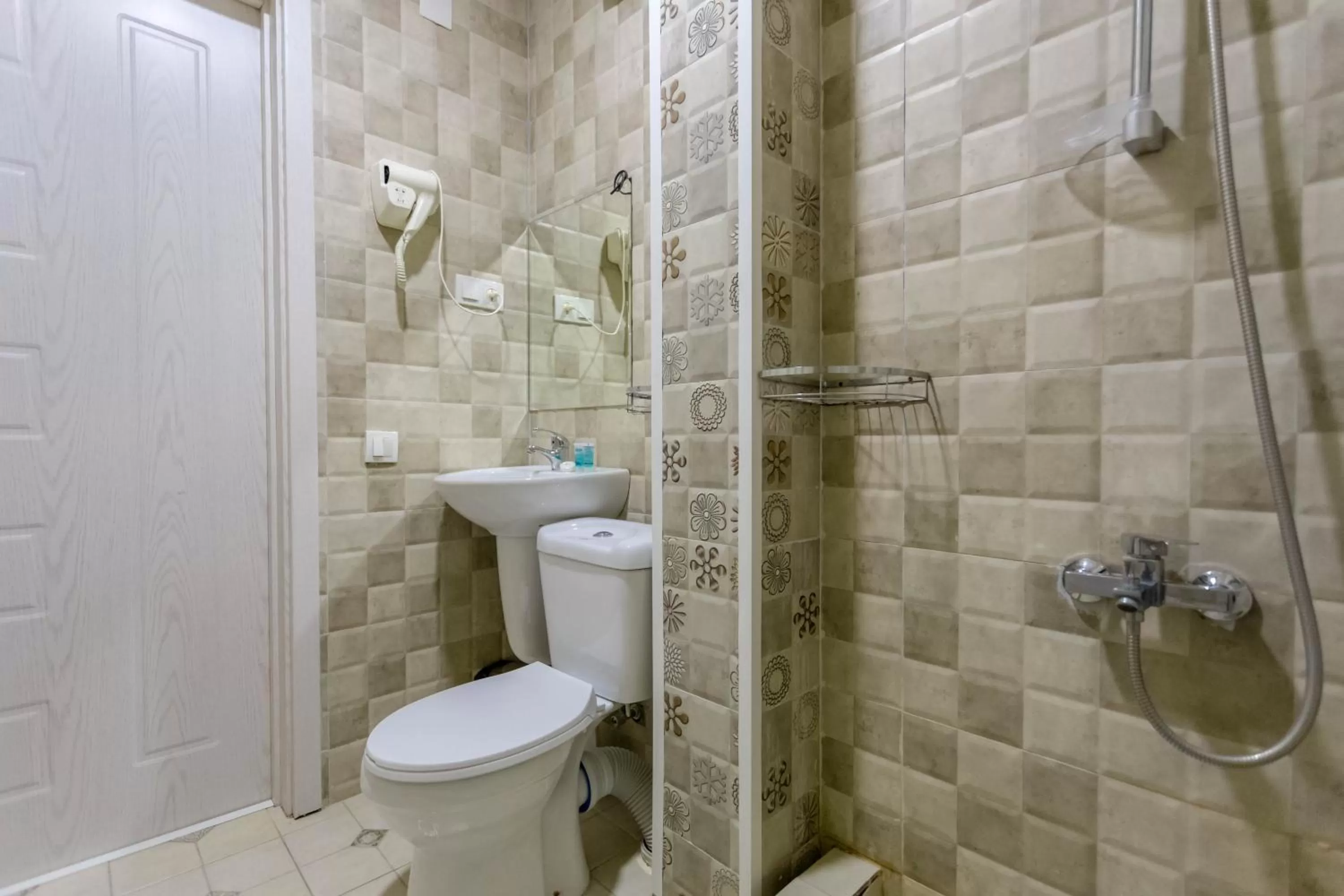 Shower in Hotel Tato & CoWorking space