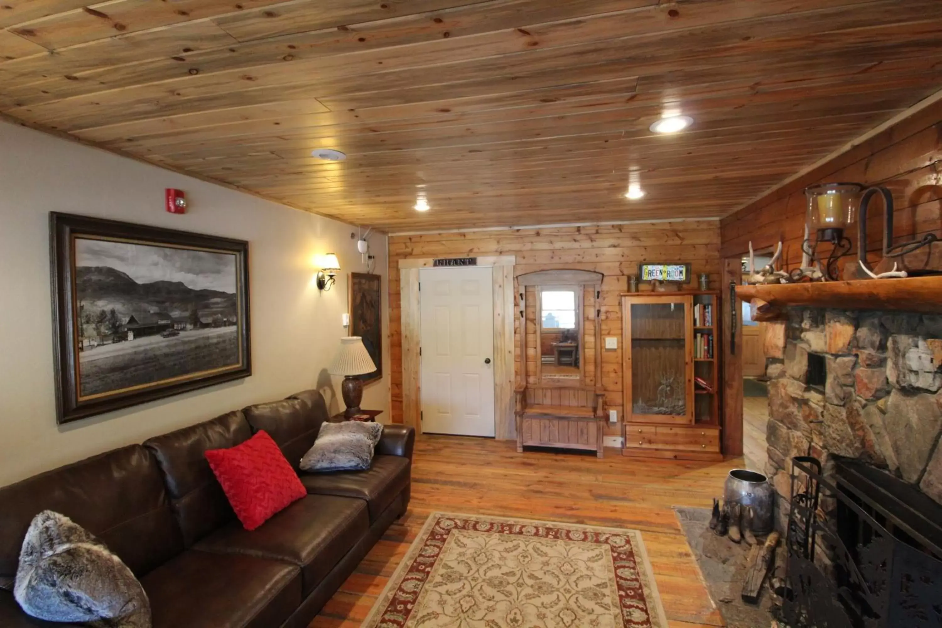 Other, Seating Area in Wapiti Lodge